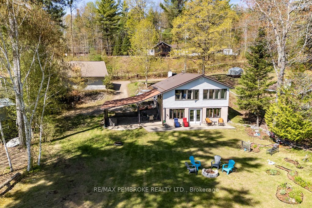 634 Goldfinch Way Property Photo 8