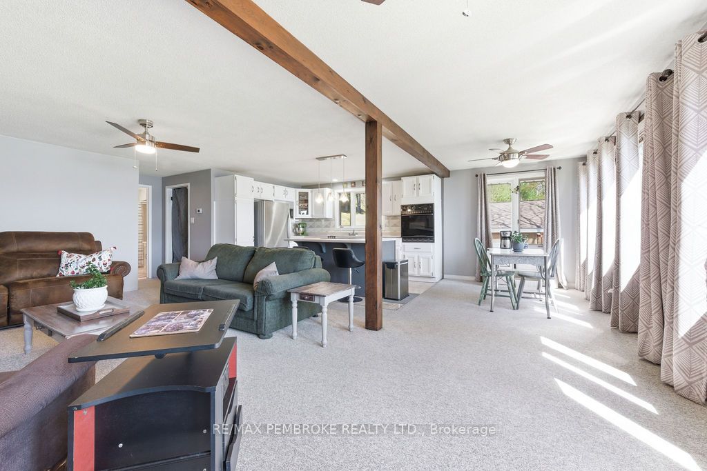 634 Goldfinch Way Property Photo 11