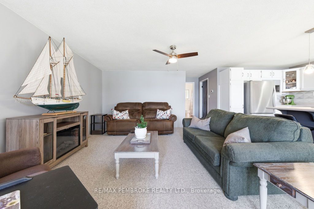 634 Goldfinch Way Property Photo 12