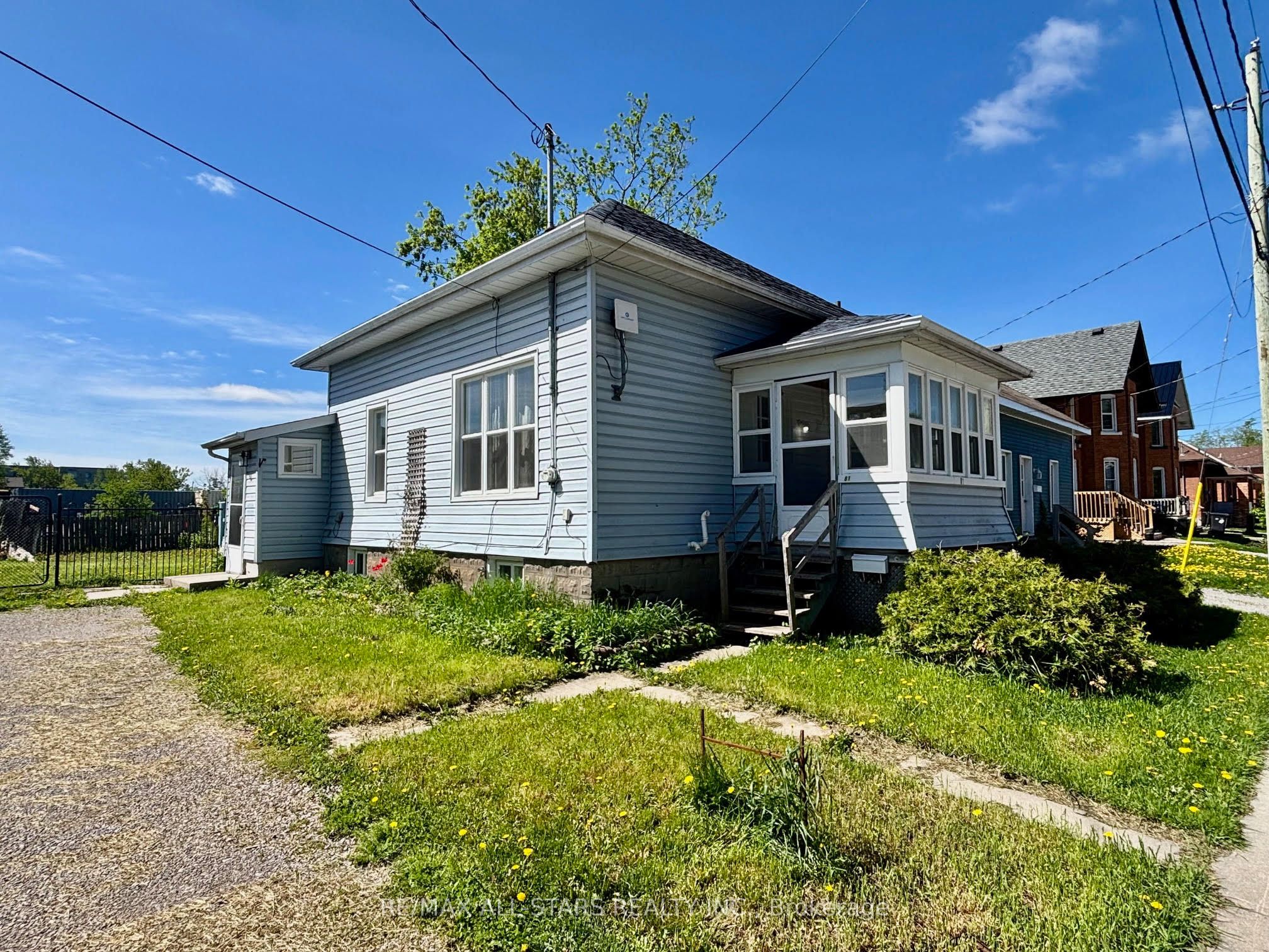 81 Durham Street W Property Photo 3