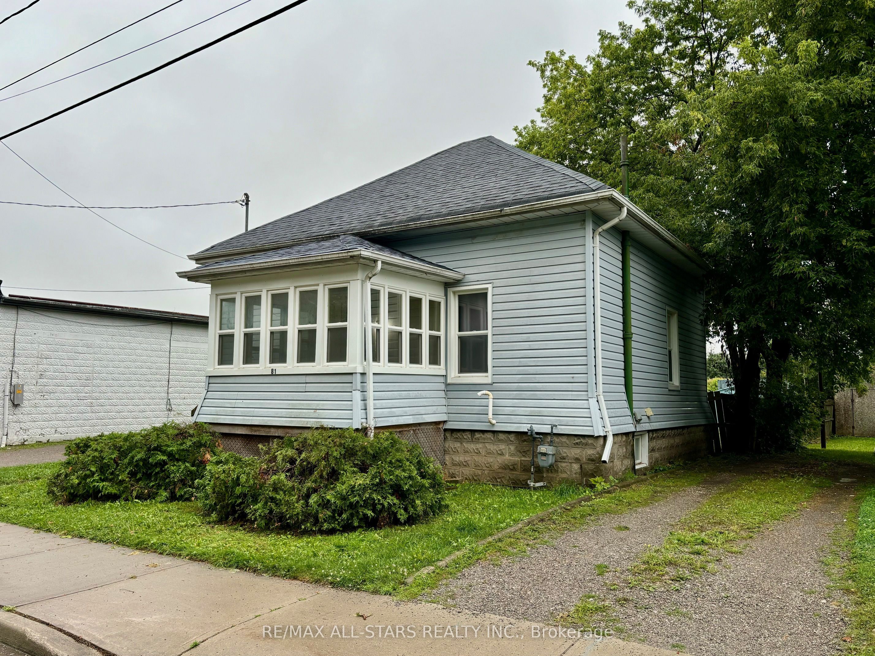 81 Durham Street W Property Photo 4