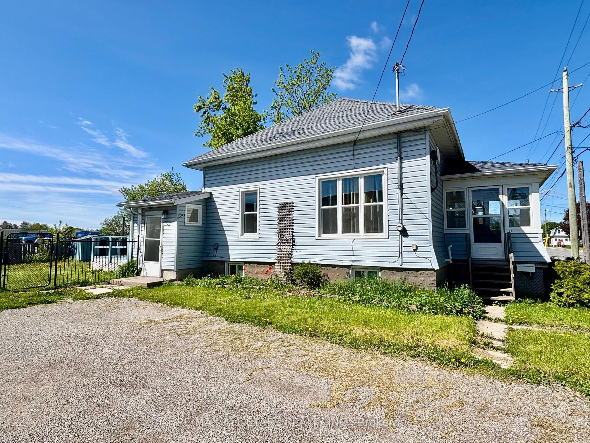 81 Durham Street W Property Photo 5