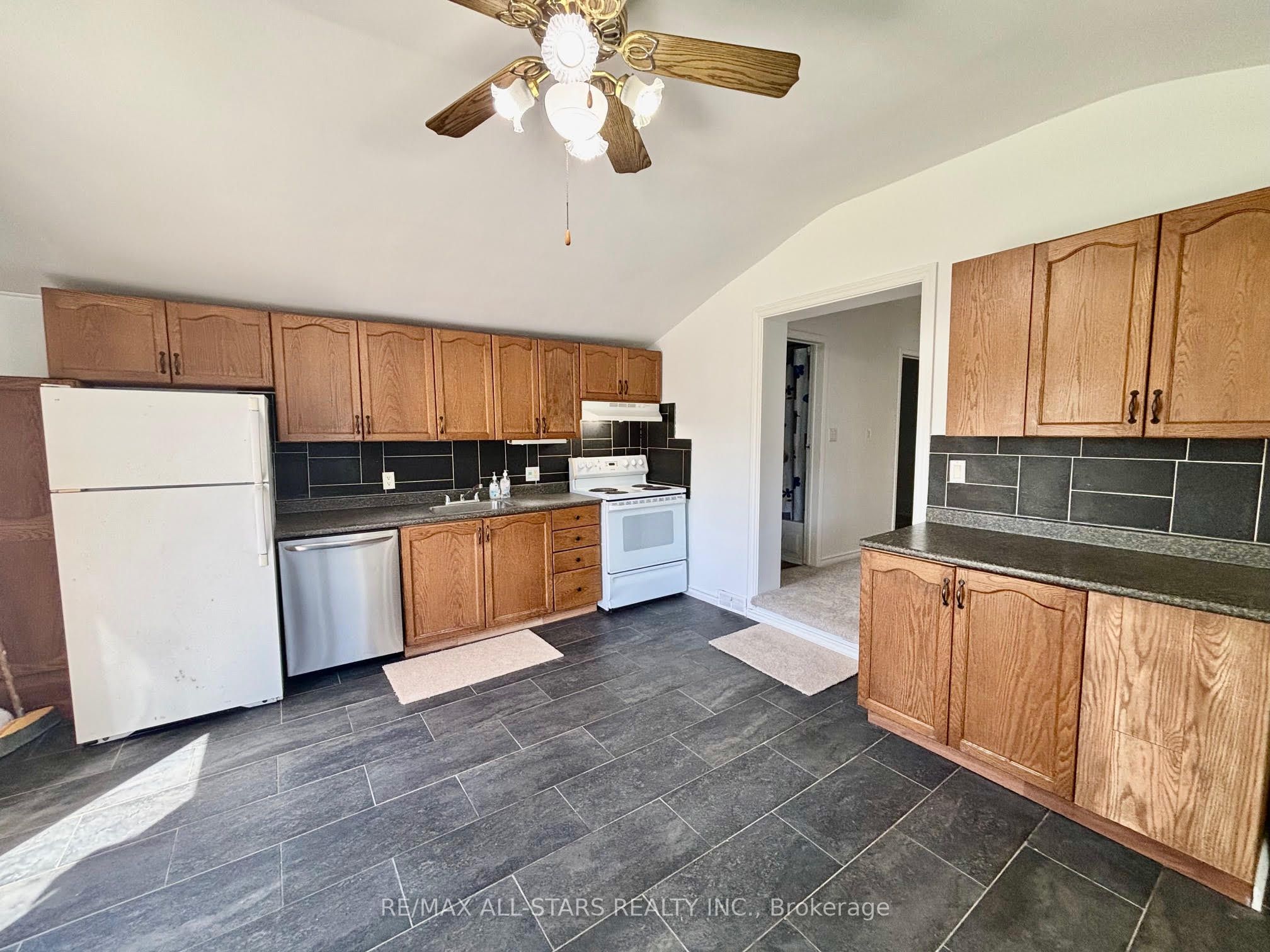 81 Durham Street W Property Photo 10