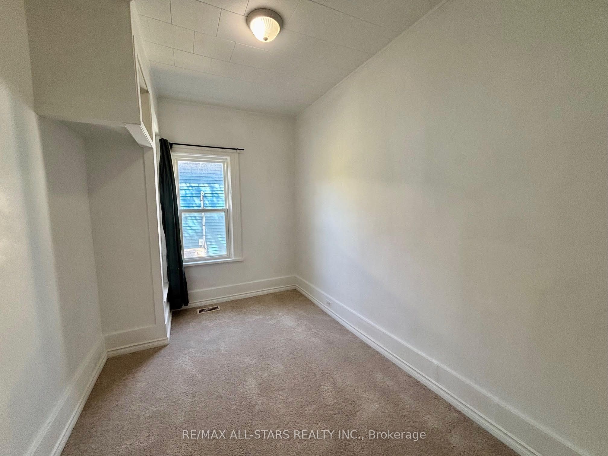 81 Durham Street W Property Photo 15