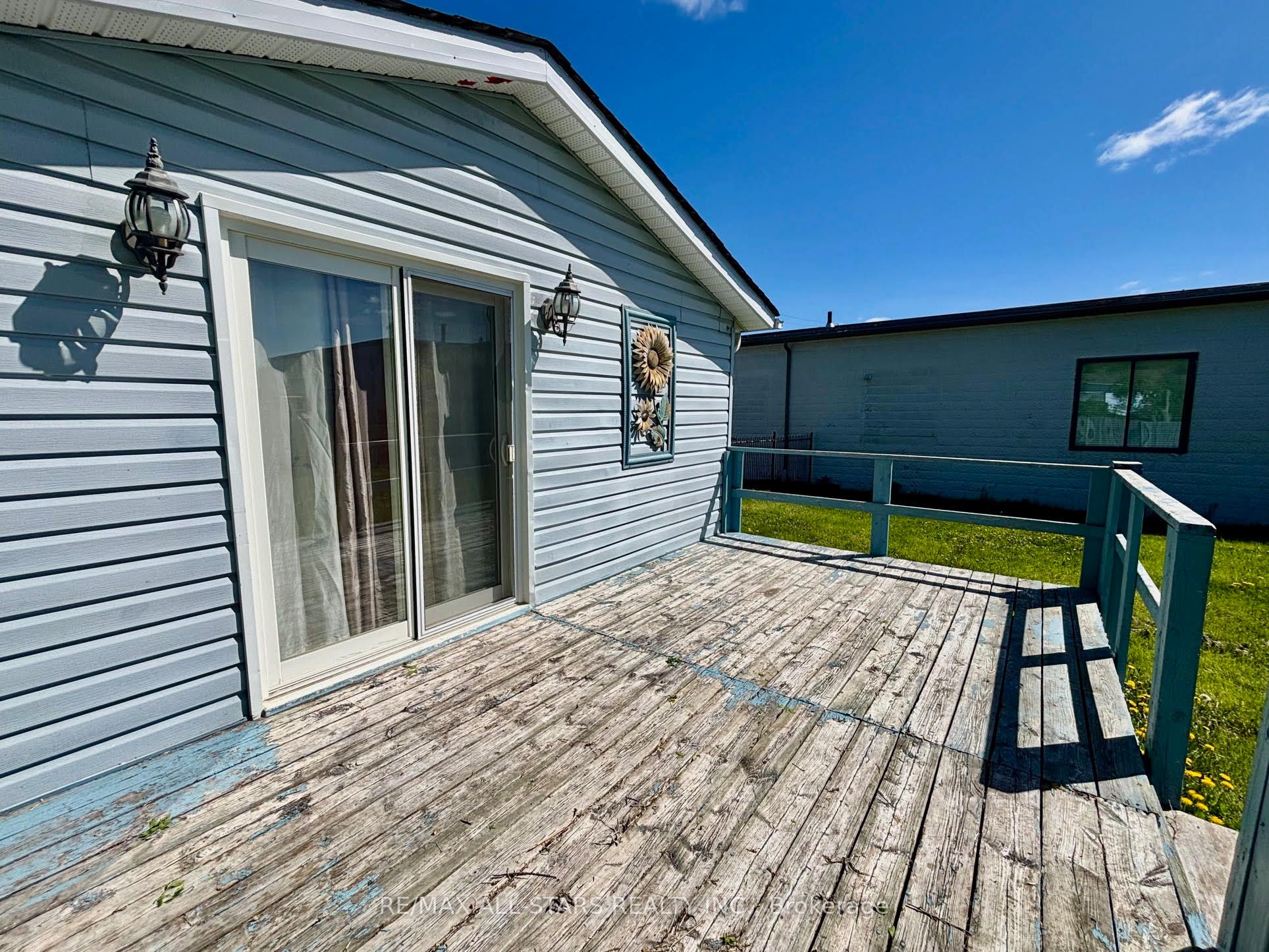 81 Durham Street W Property Photo 16