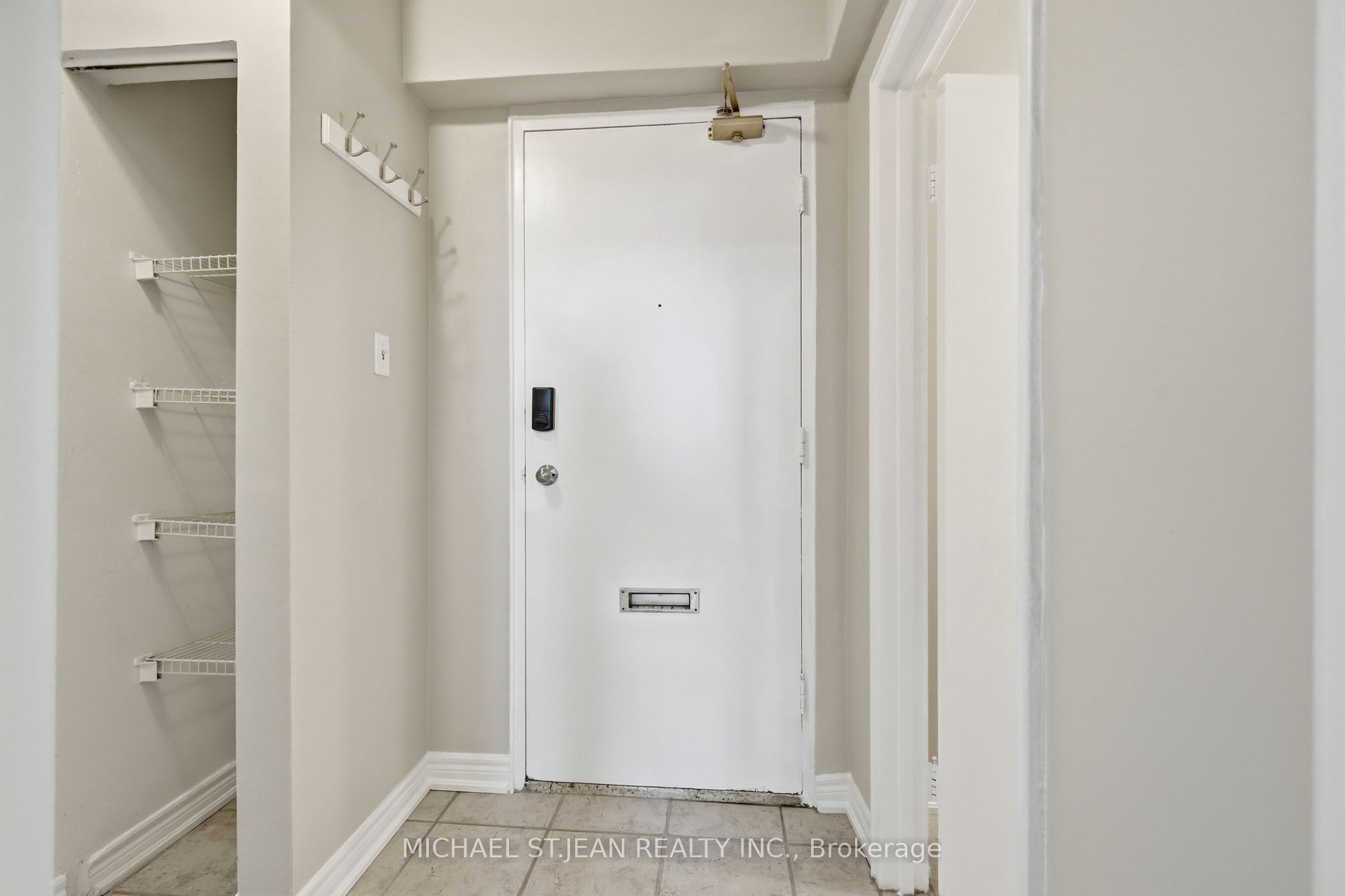 81 Charlton Avenue E 904 Property Photo 5