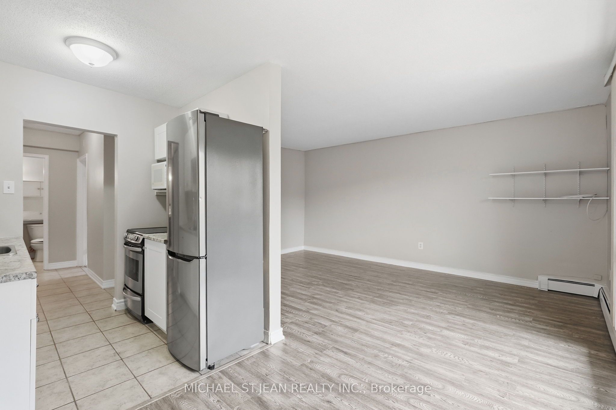 81 Charlton Avenue E 904 Property Photo 16
