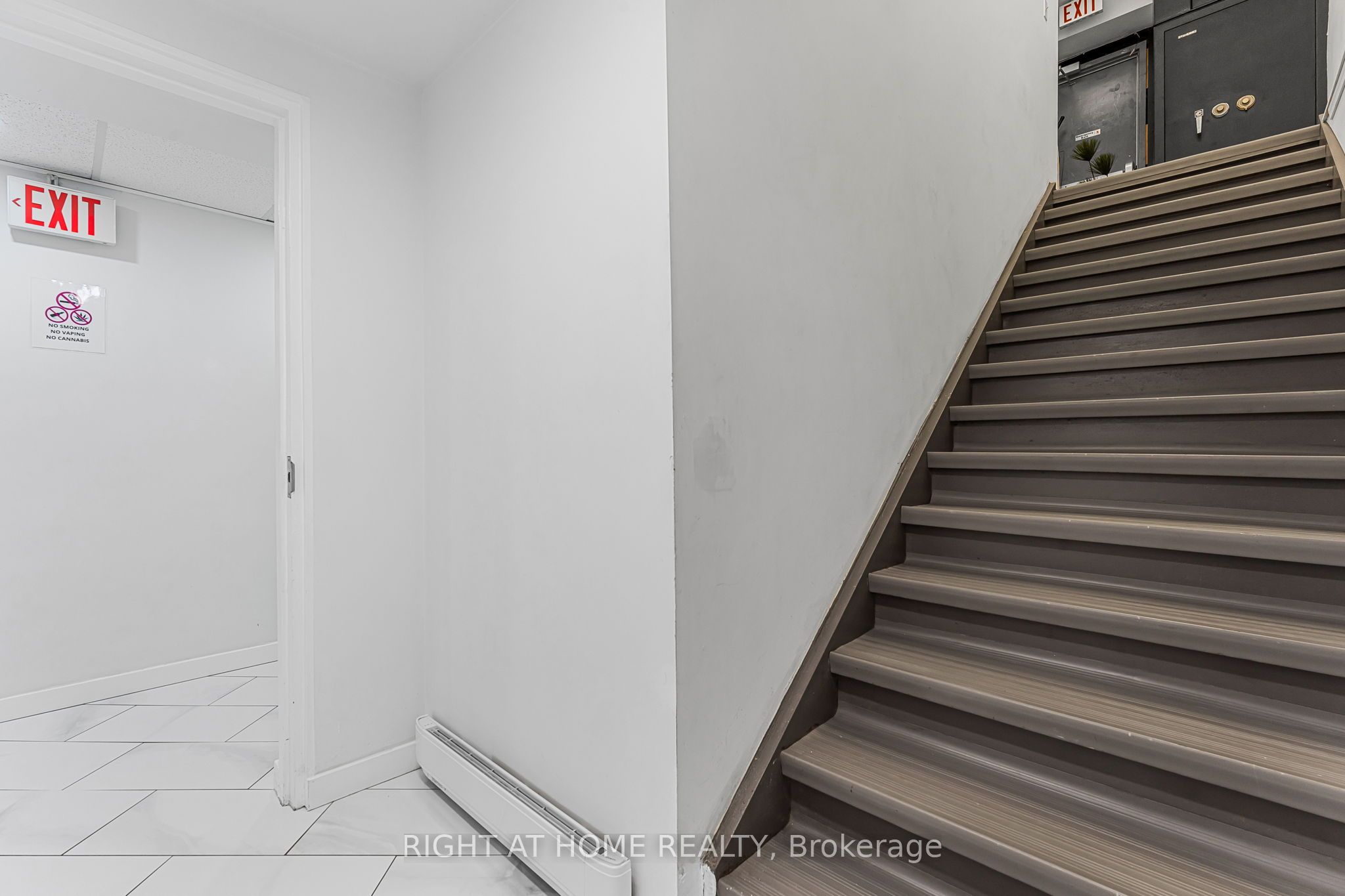 4872 Victoria Avenue Property Photo 11