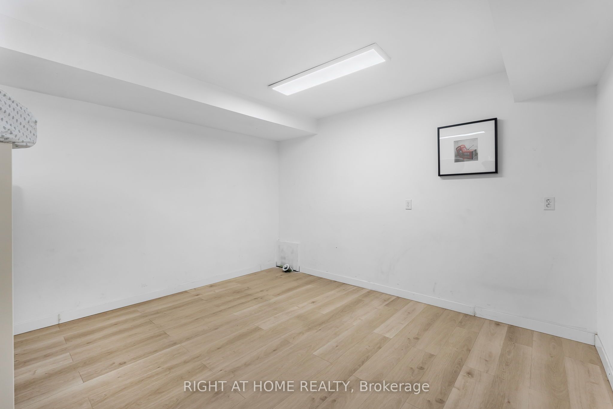 4872 Victoria Avenue Property Photo 13