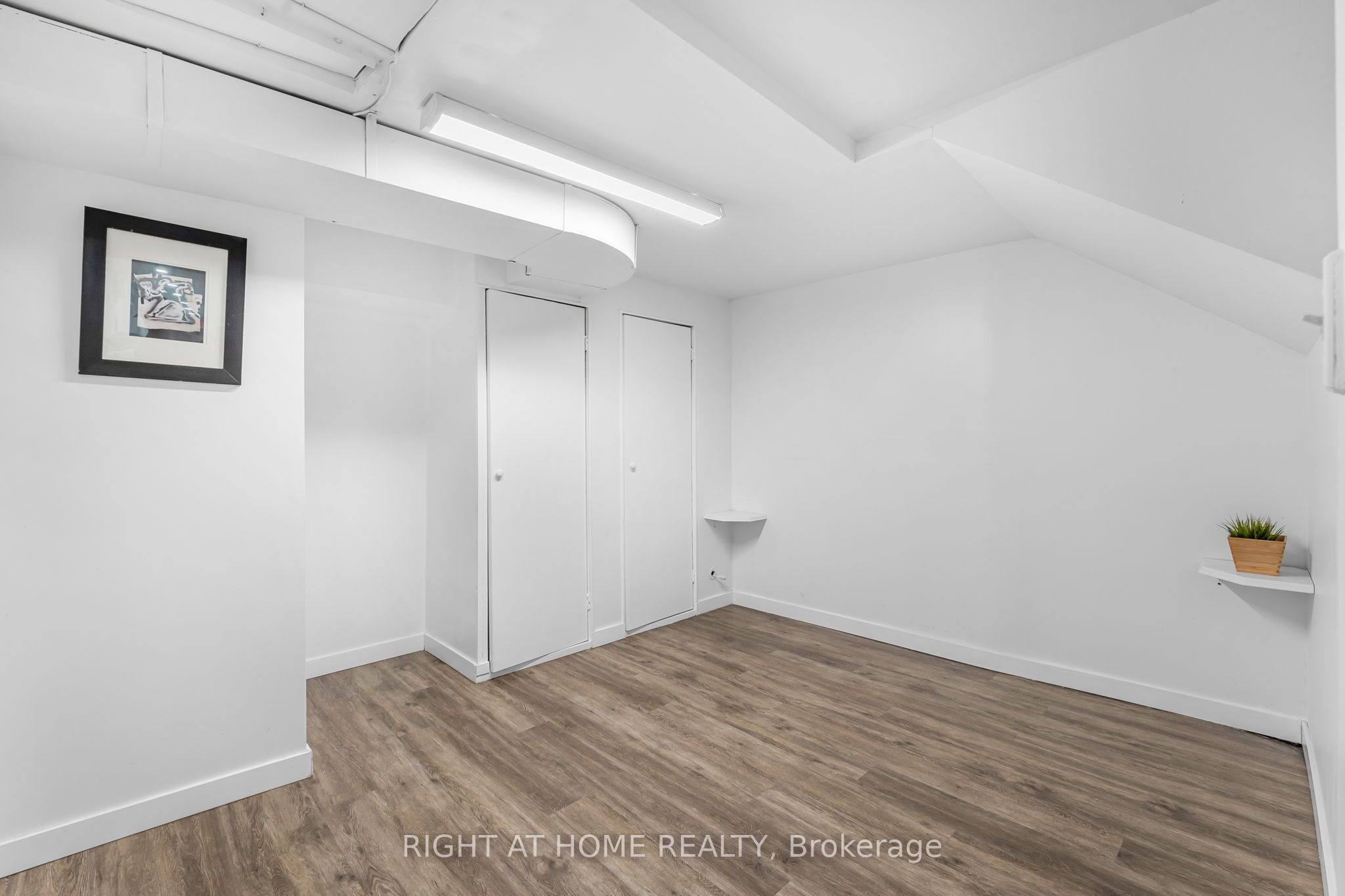 4872 Victoria Avenue Property Photo 14