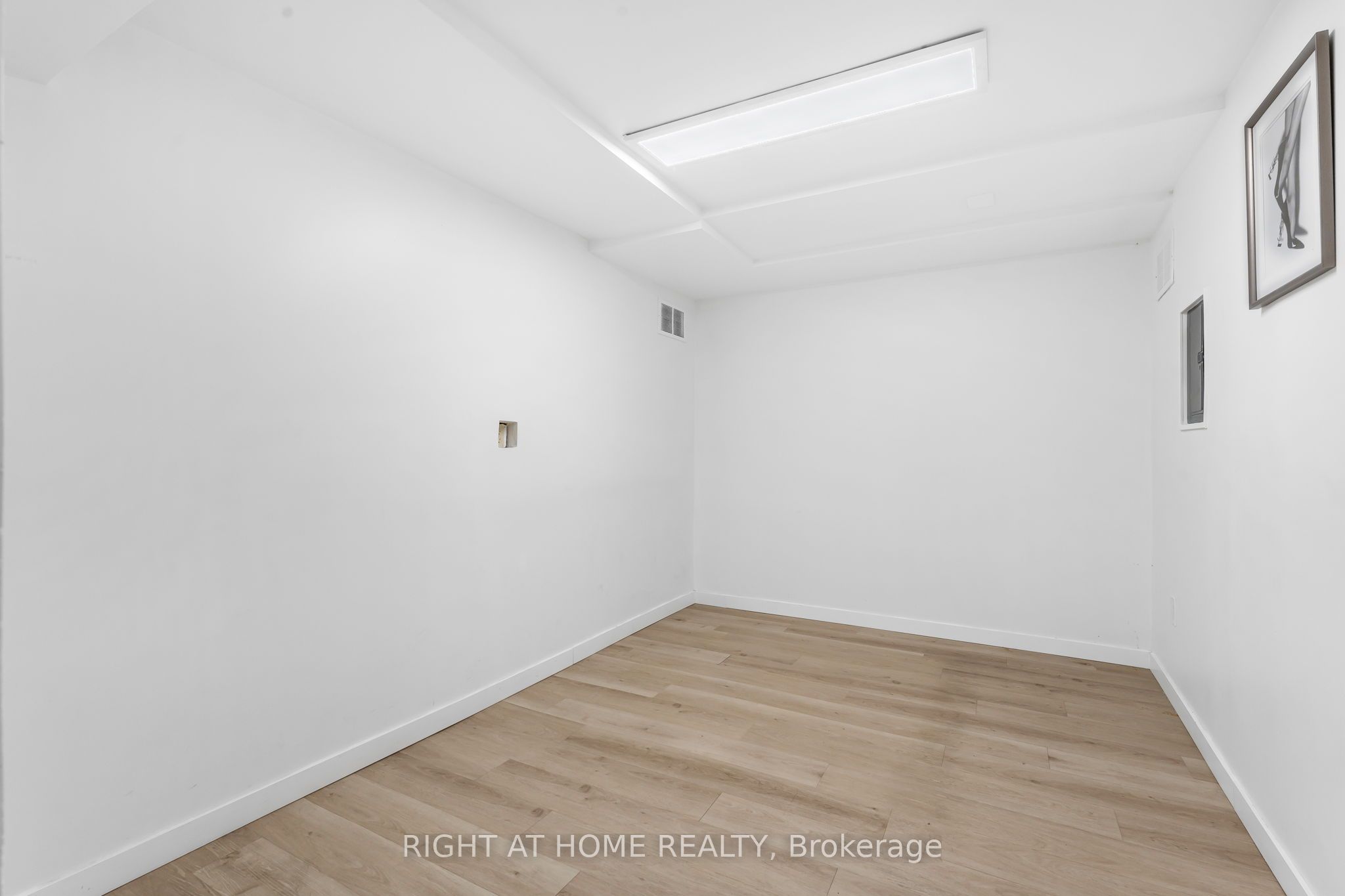 4872 Victoria Avenue Property Photo 16