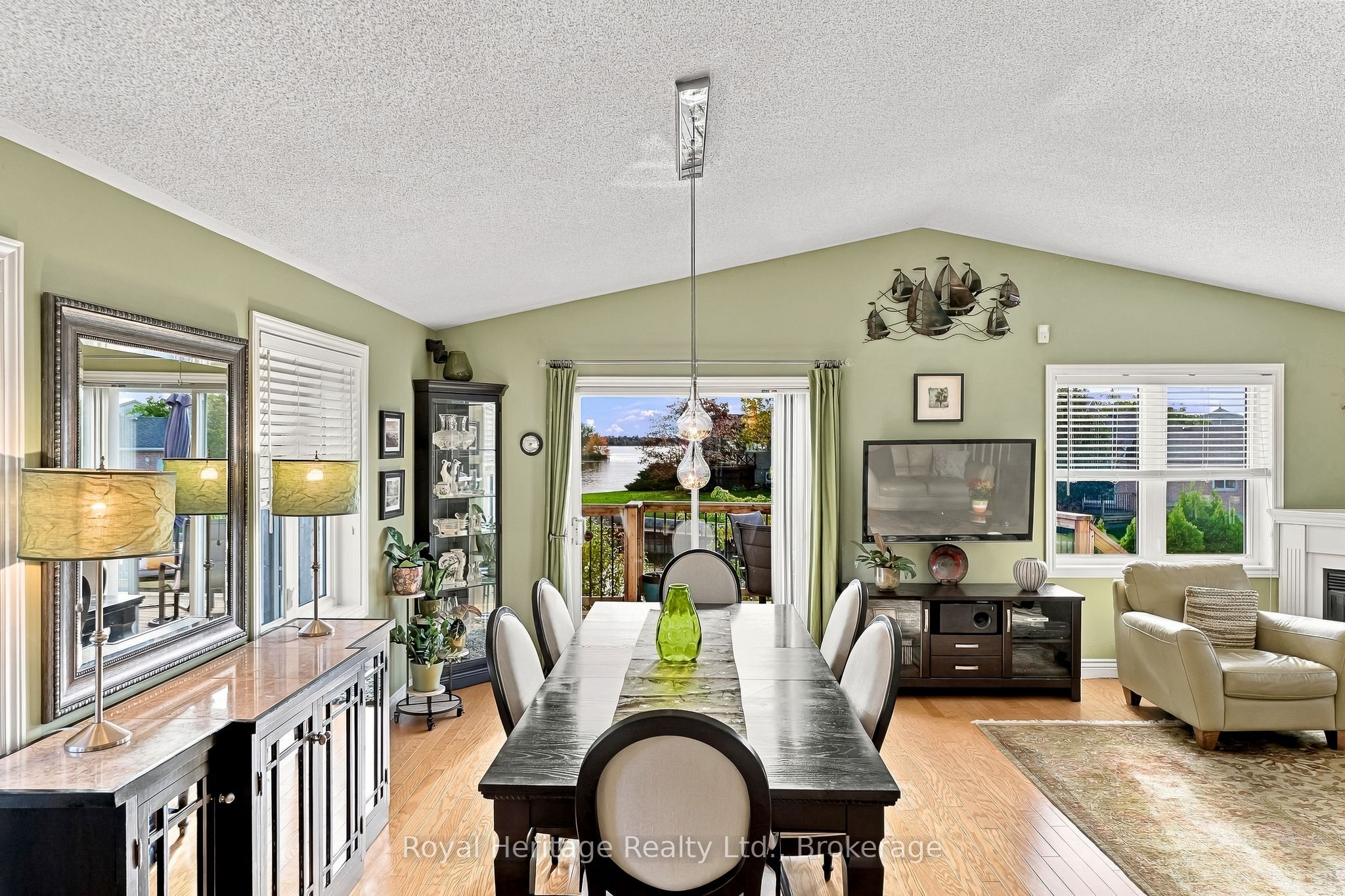 6 Quick Lane Property Photo 2