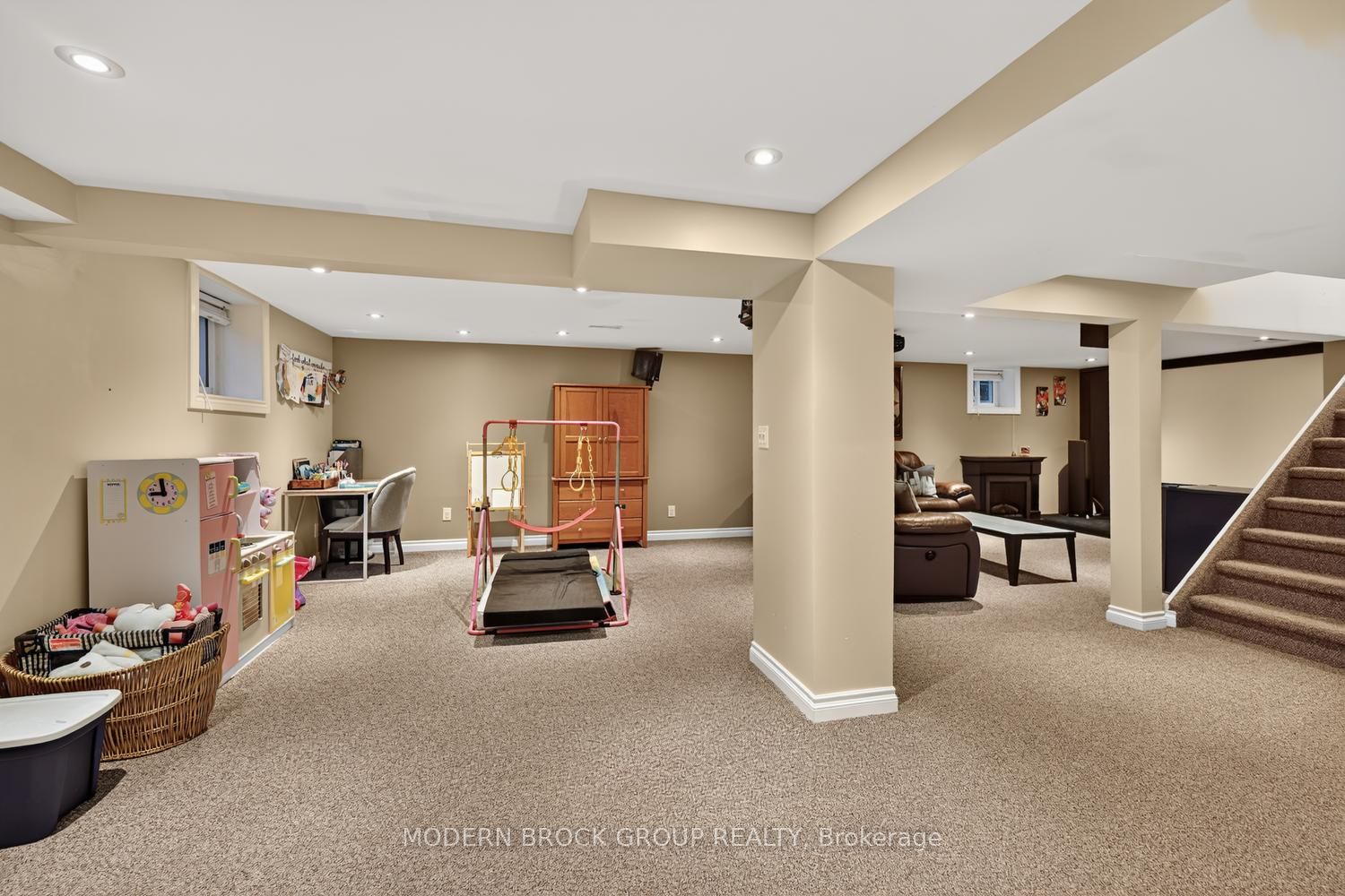 23 Cambridge Crescent Property Photo 38