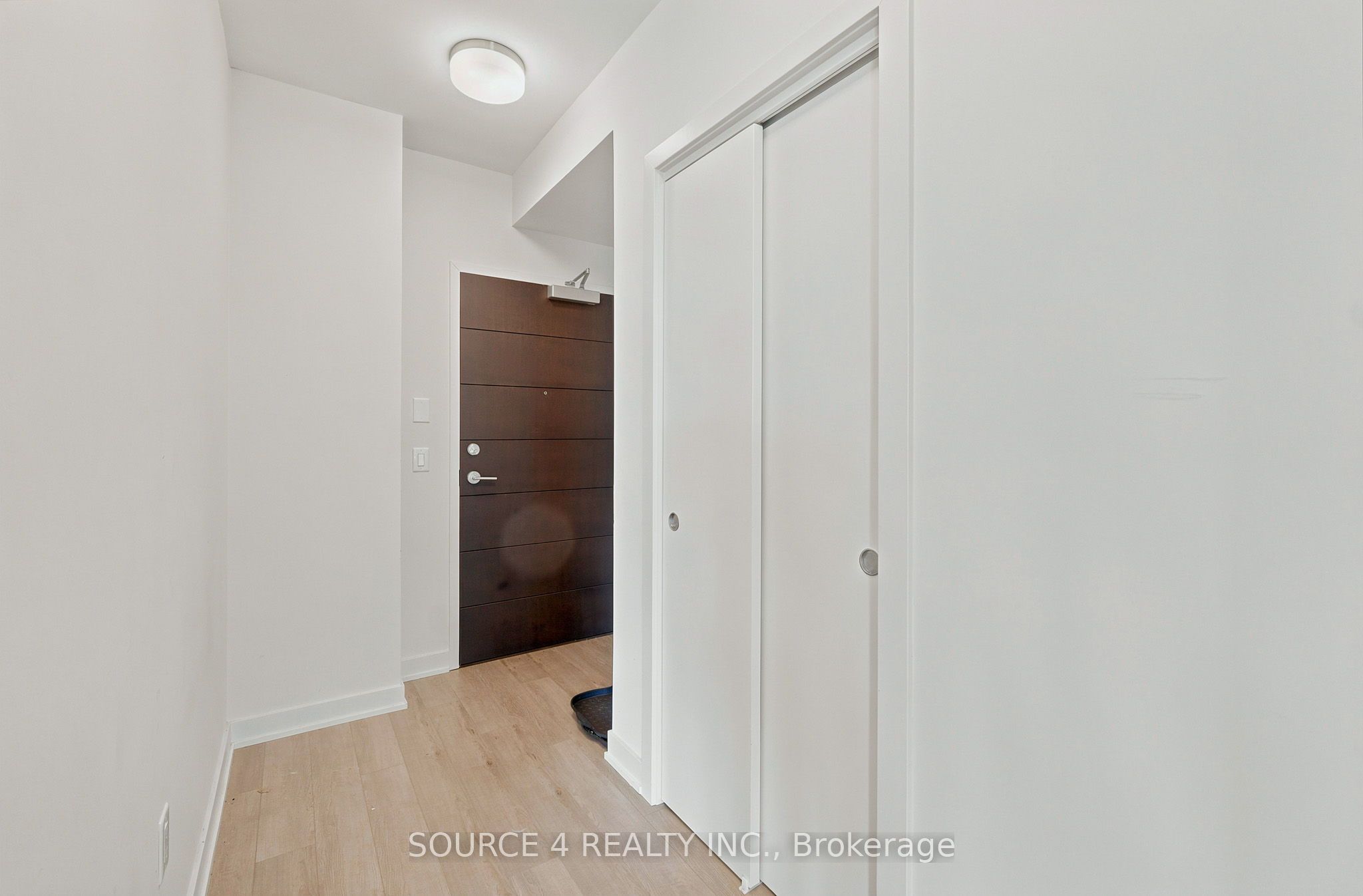 212 King William Street 815 Property Photo 2