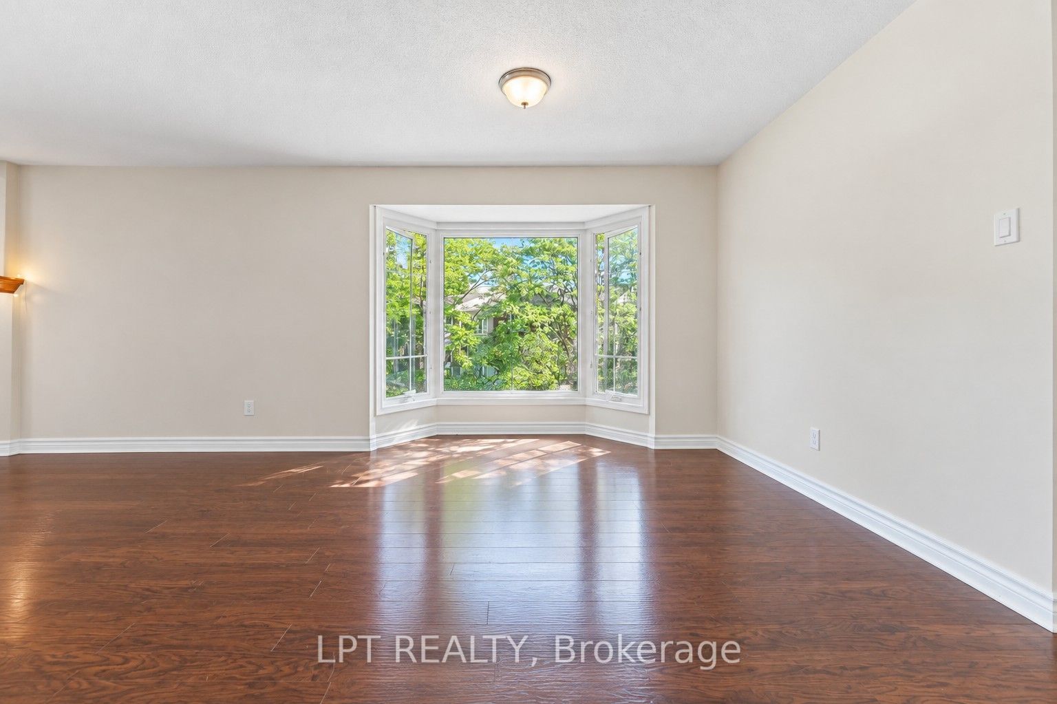 6722 Jeanne D'arc Boulevard N B Property Photo 9