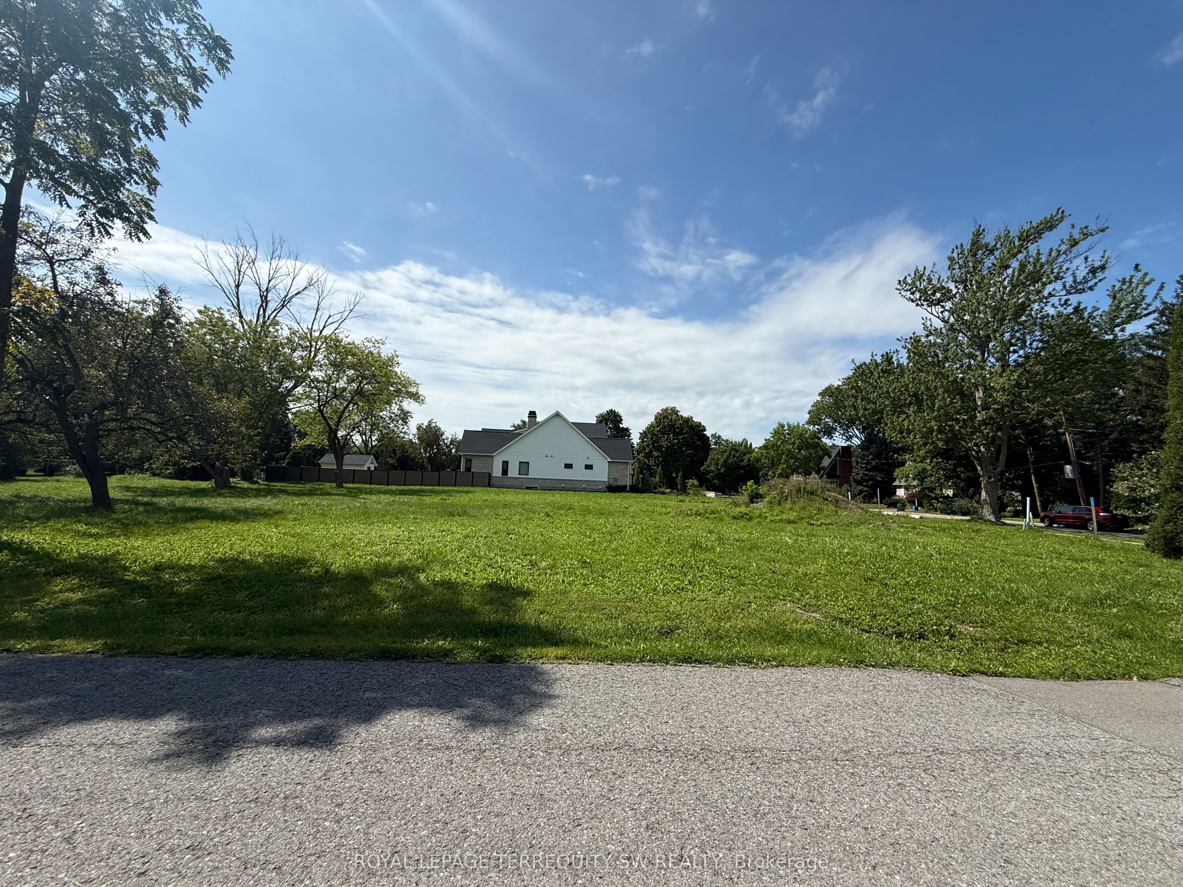 684 Rye Street Property Photo 3