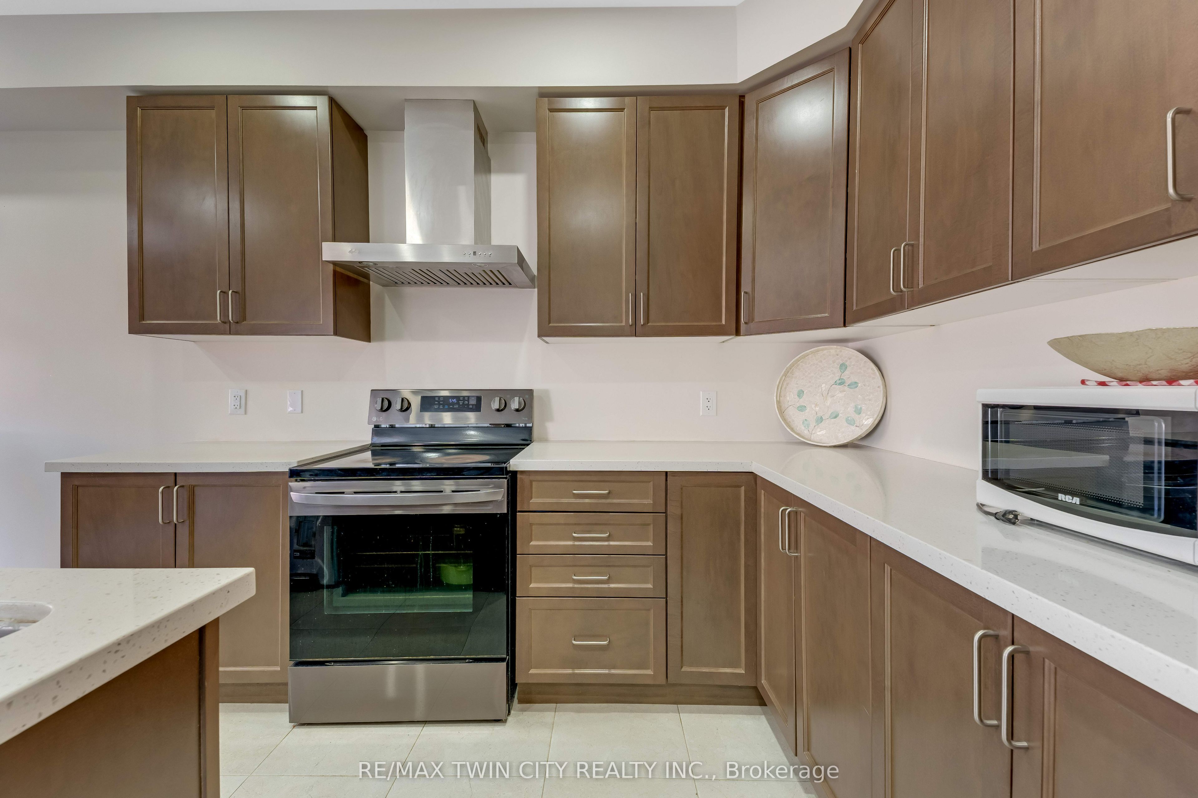 106 Haldimand Street Property Photo 6