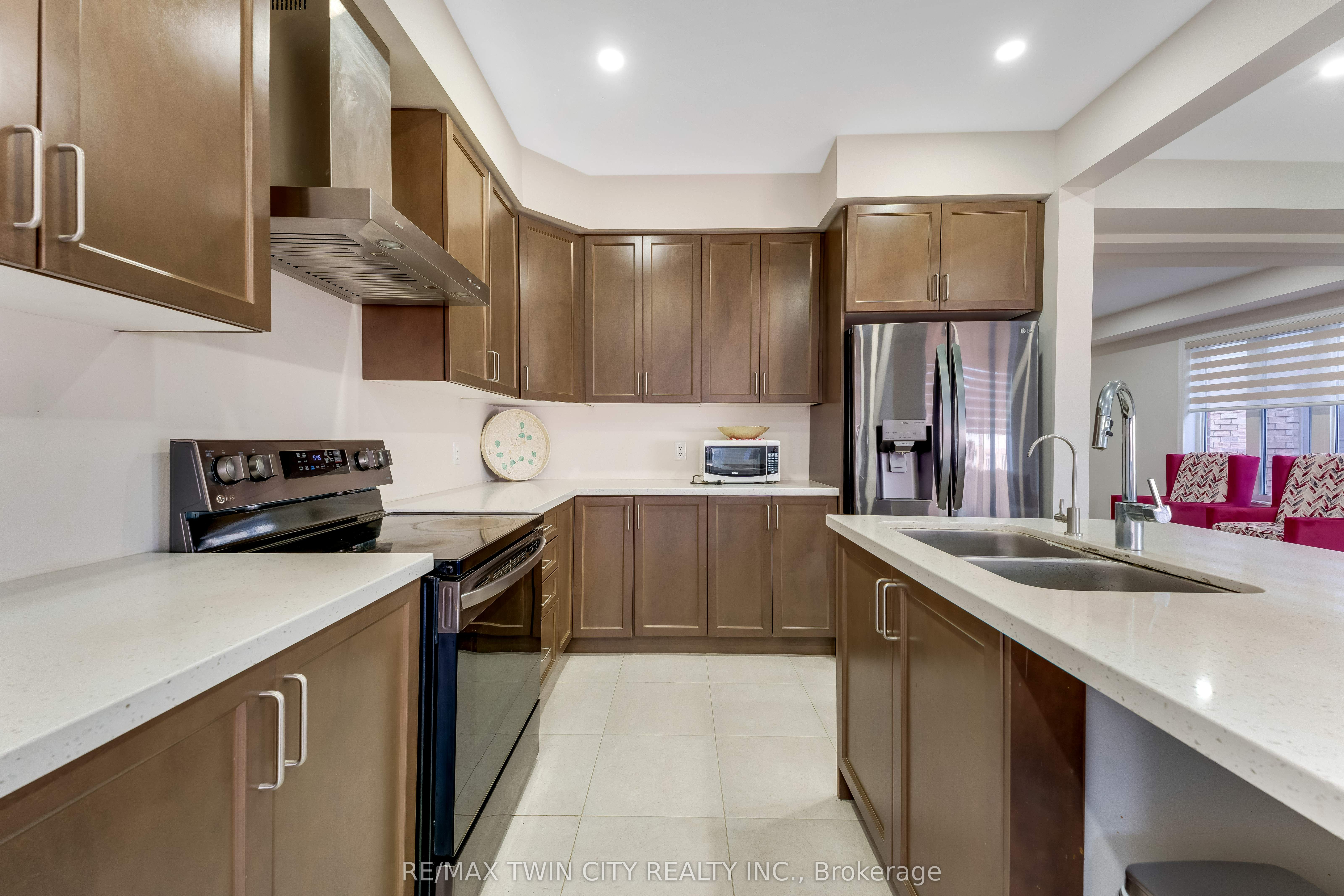 106 Haldimand Street Property Photo 7