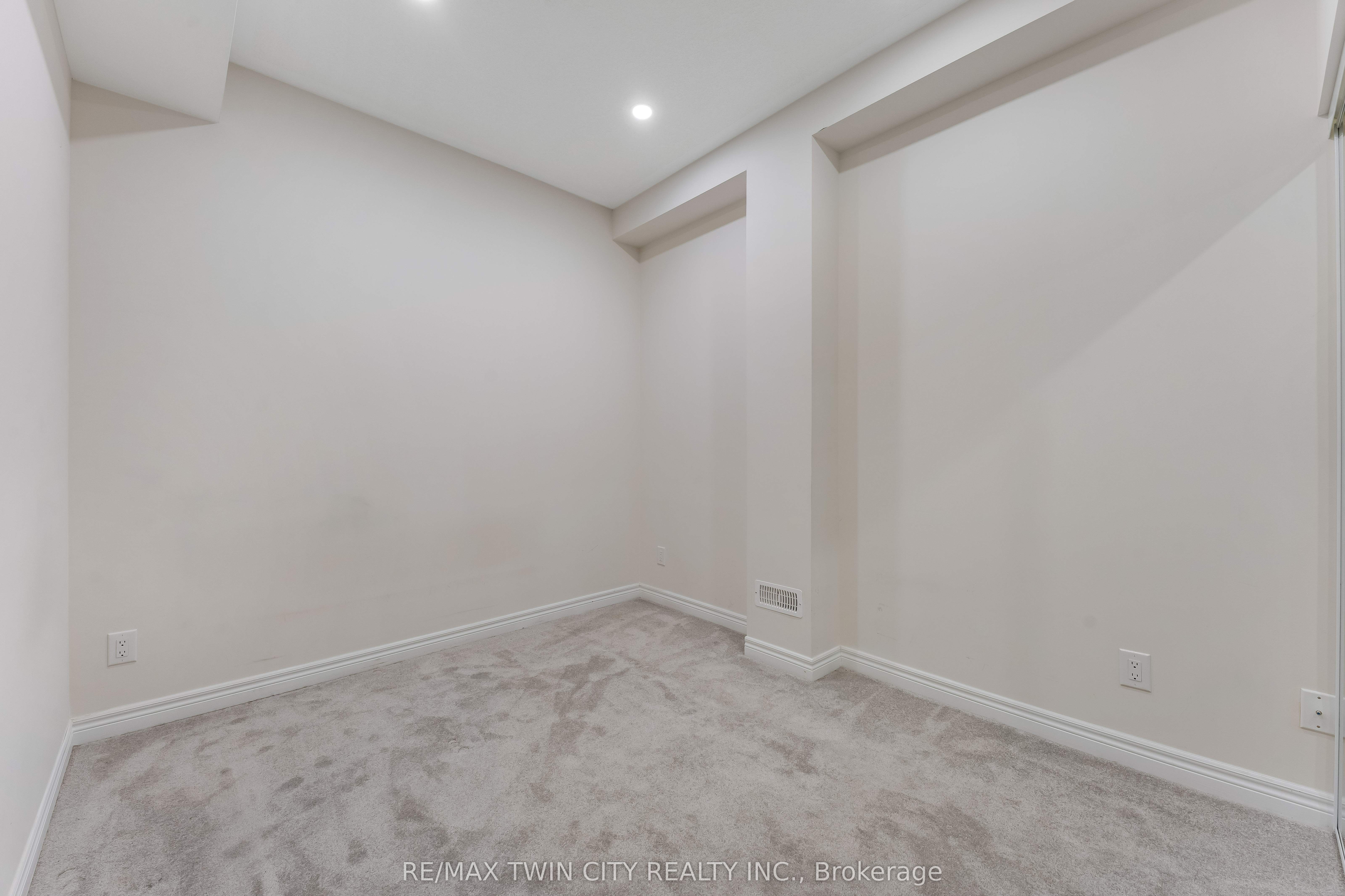 106 Haldimand Street Property Photo 32