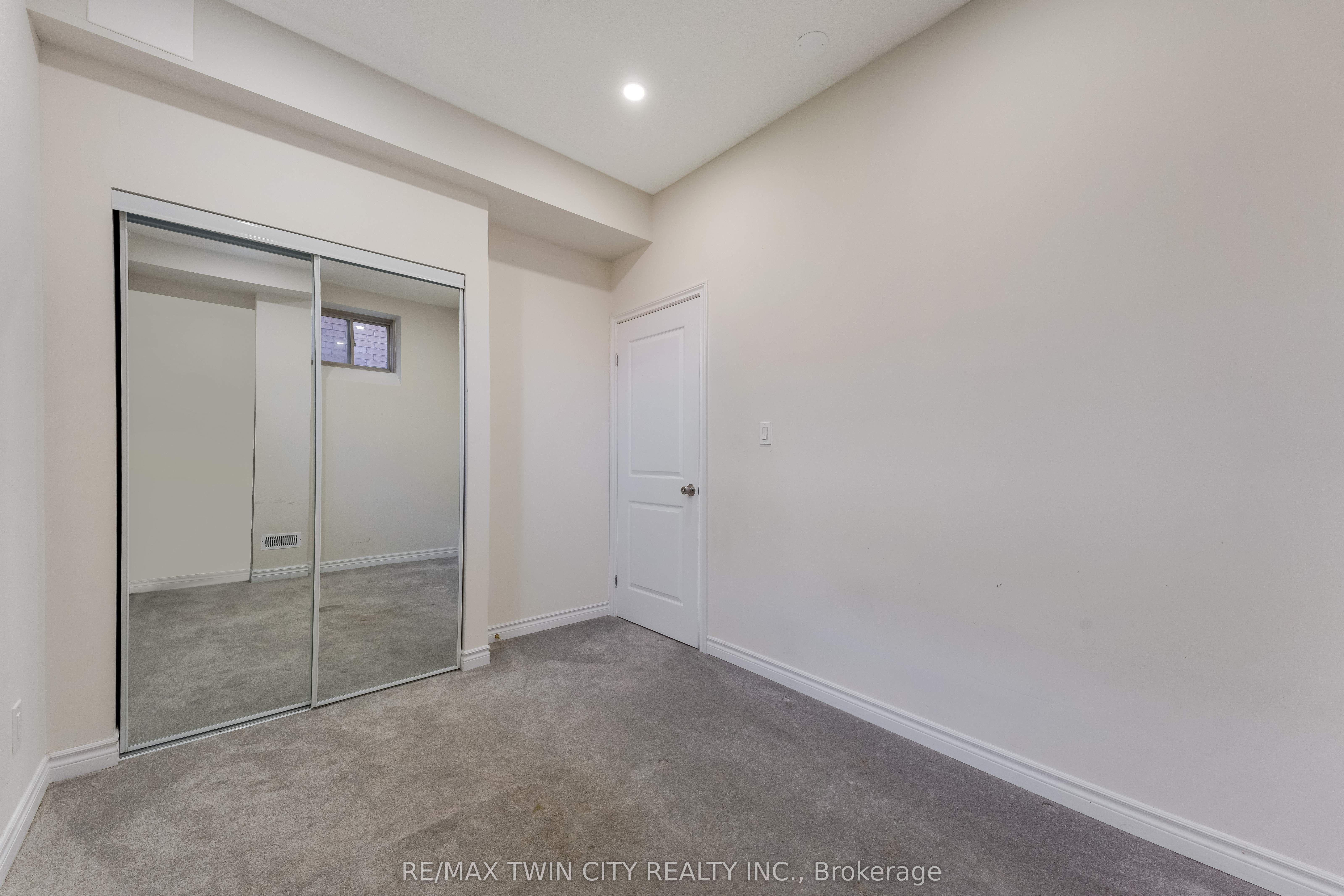 106 Haldimand Street Property Photo 36