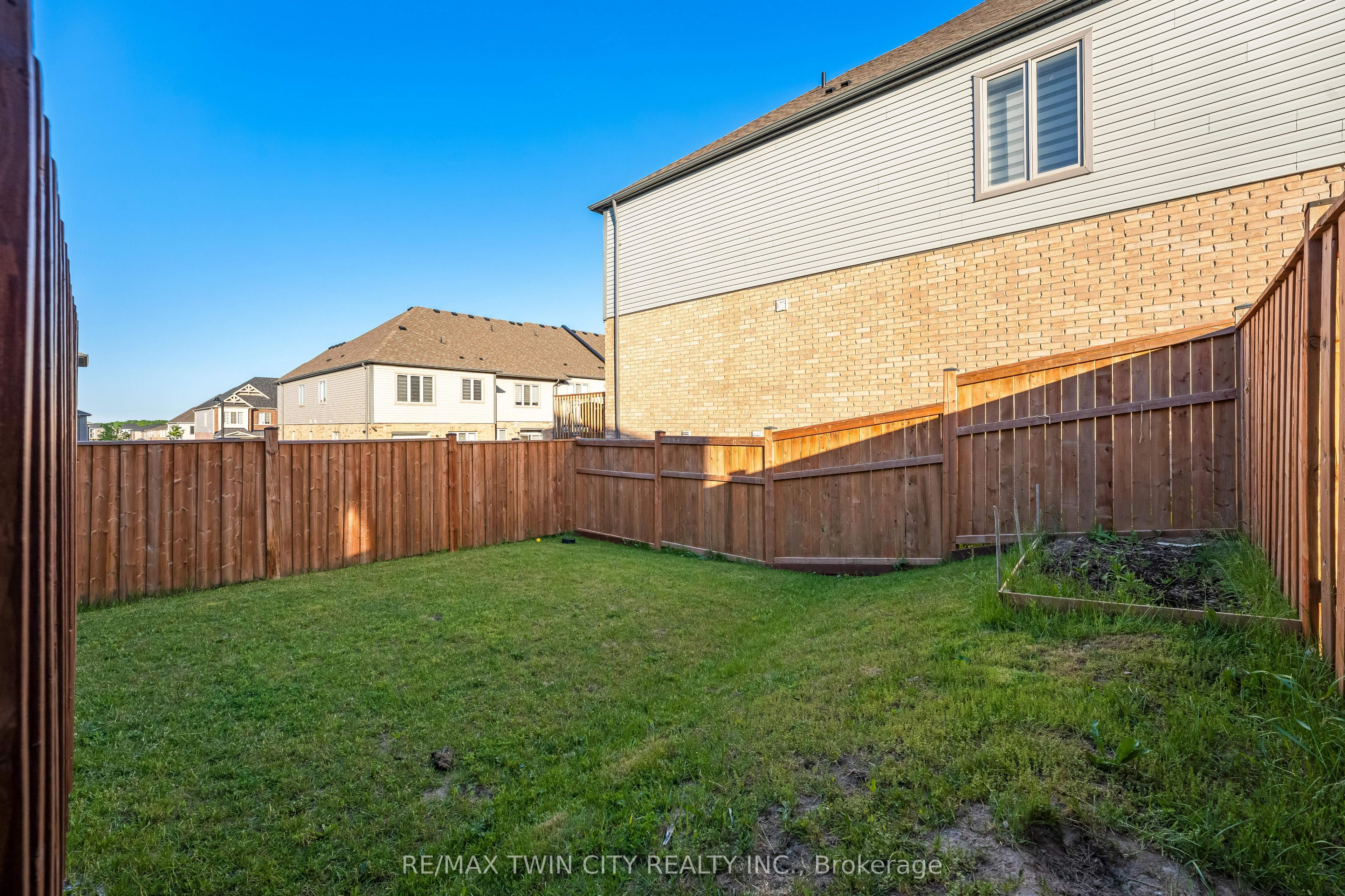 106 Haldimand Street Property Photo 38