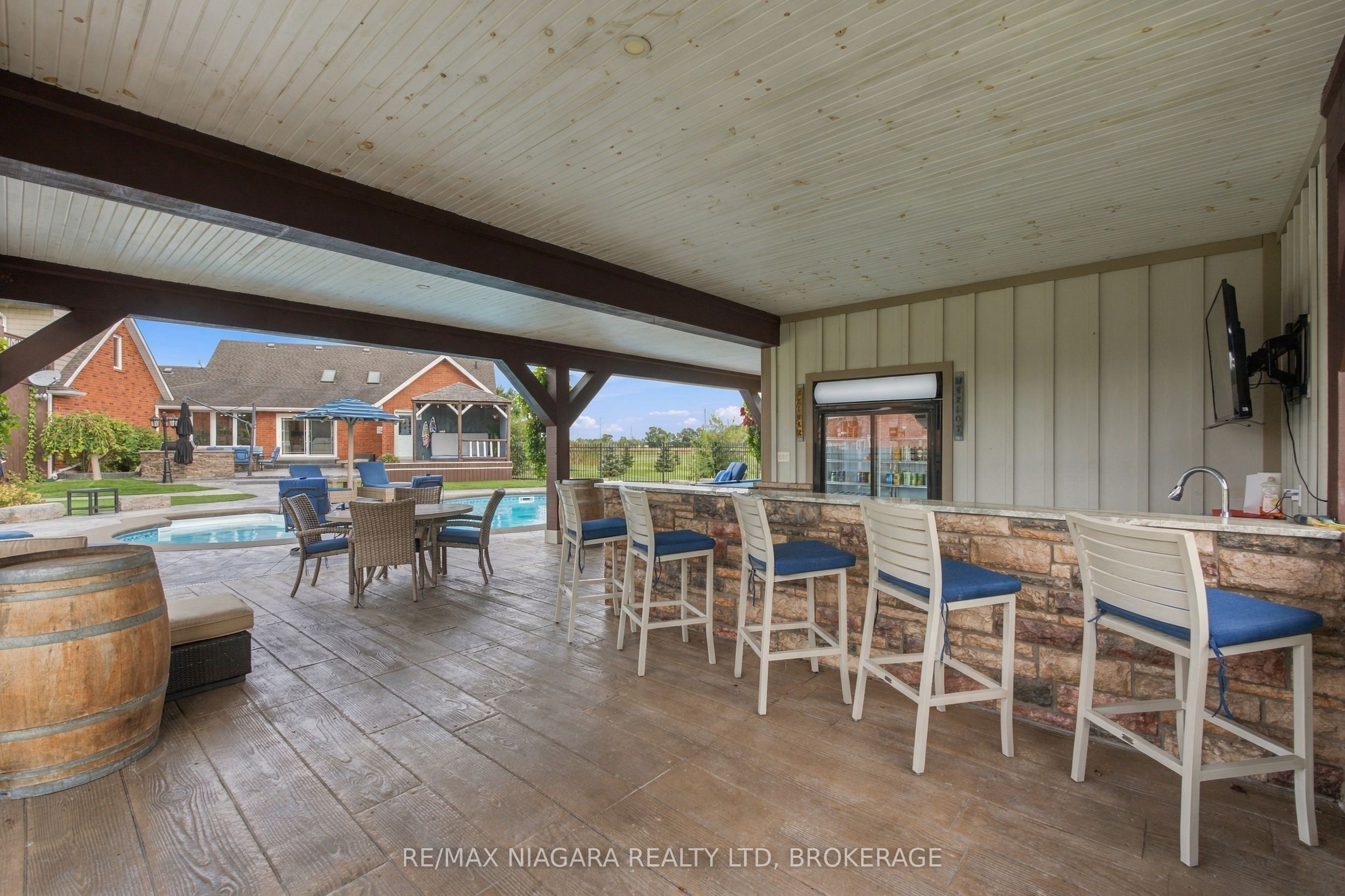 551 Darby Road Property Photo 4