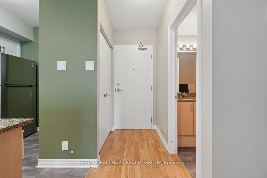 445 W Laurier Avenue W 302 Property Photo 4