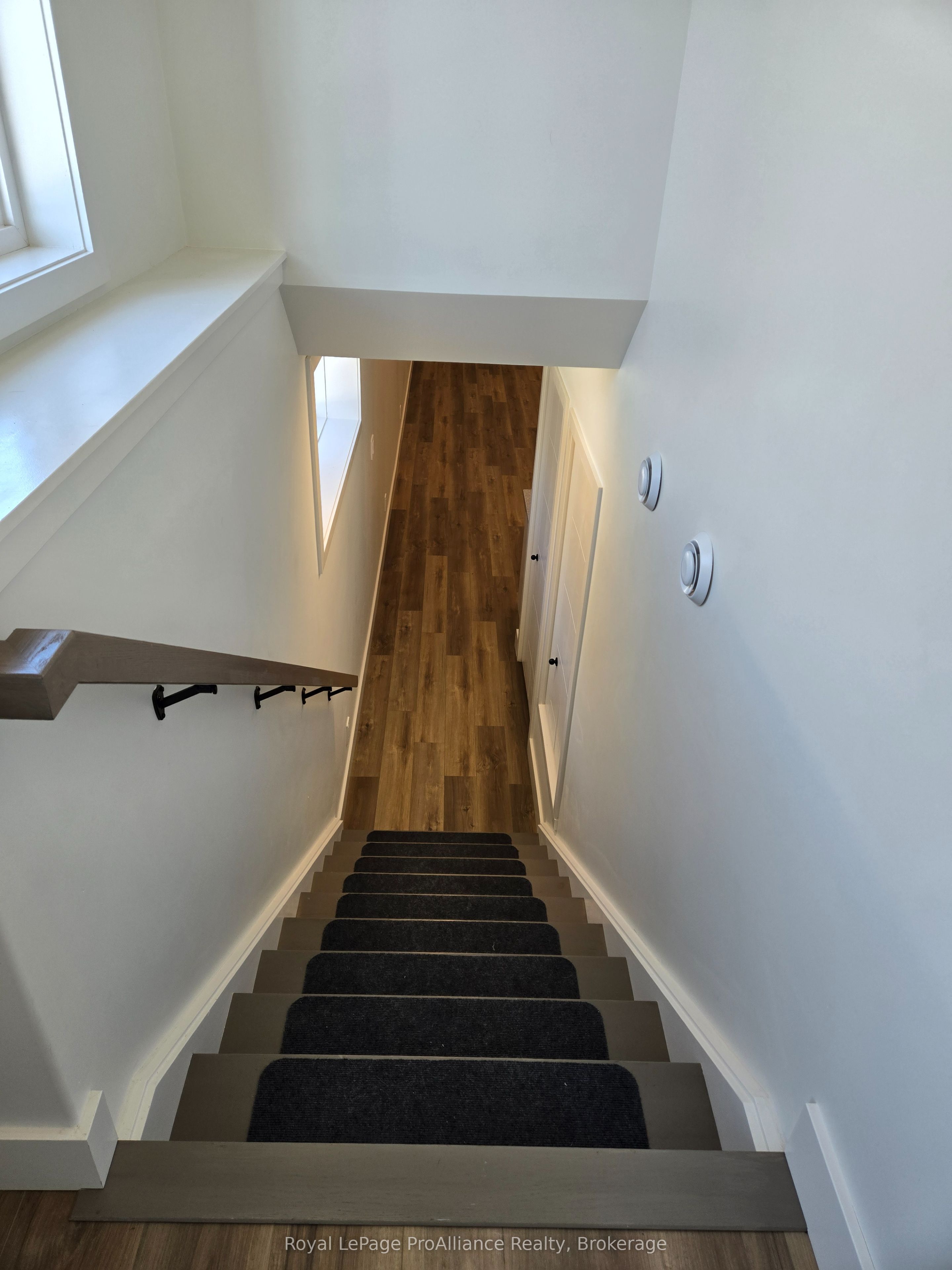 8 Aldersgate Drive B Property Photo 3