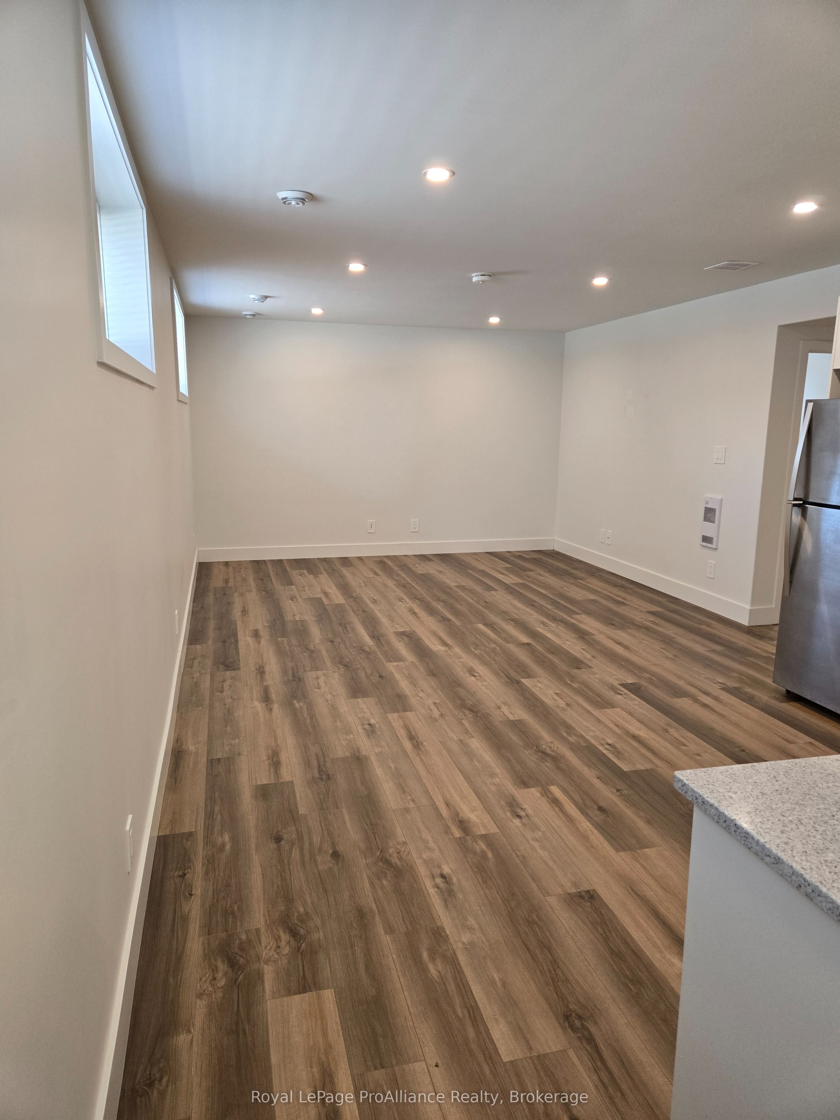 8 Aldersgate Drive B Property Photo 6