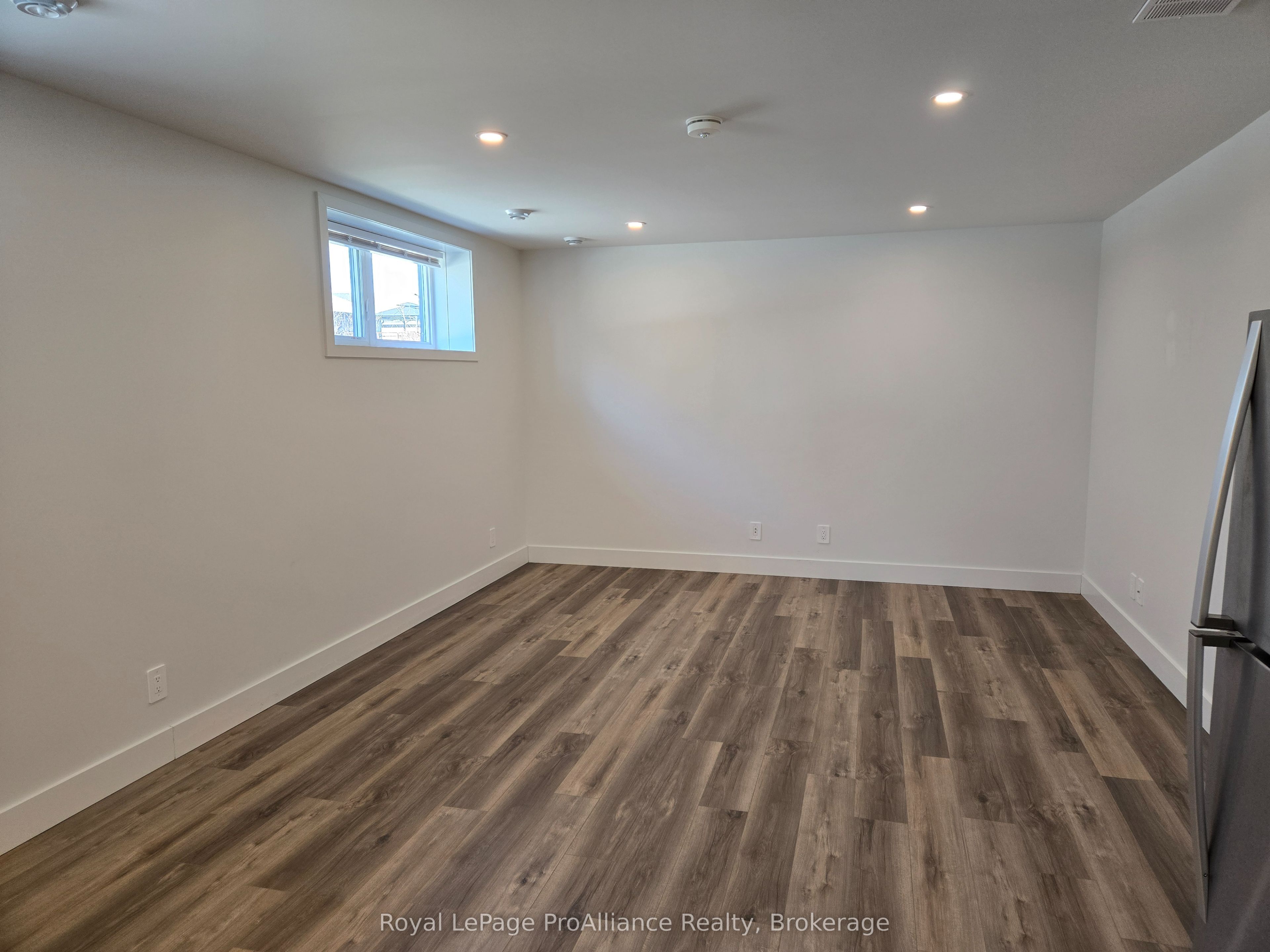 8 Aldersgate Drive B Property Photo 8