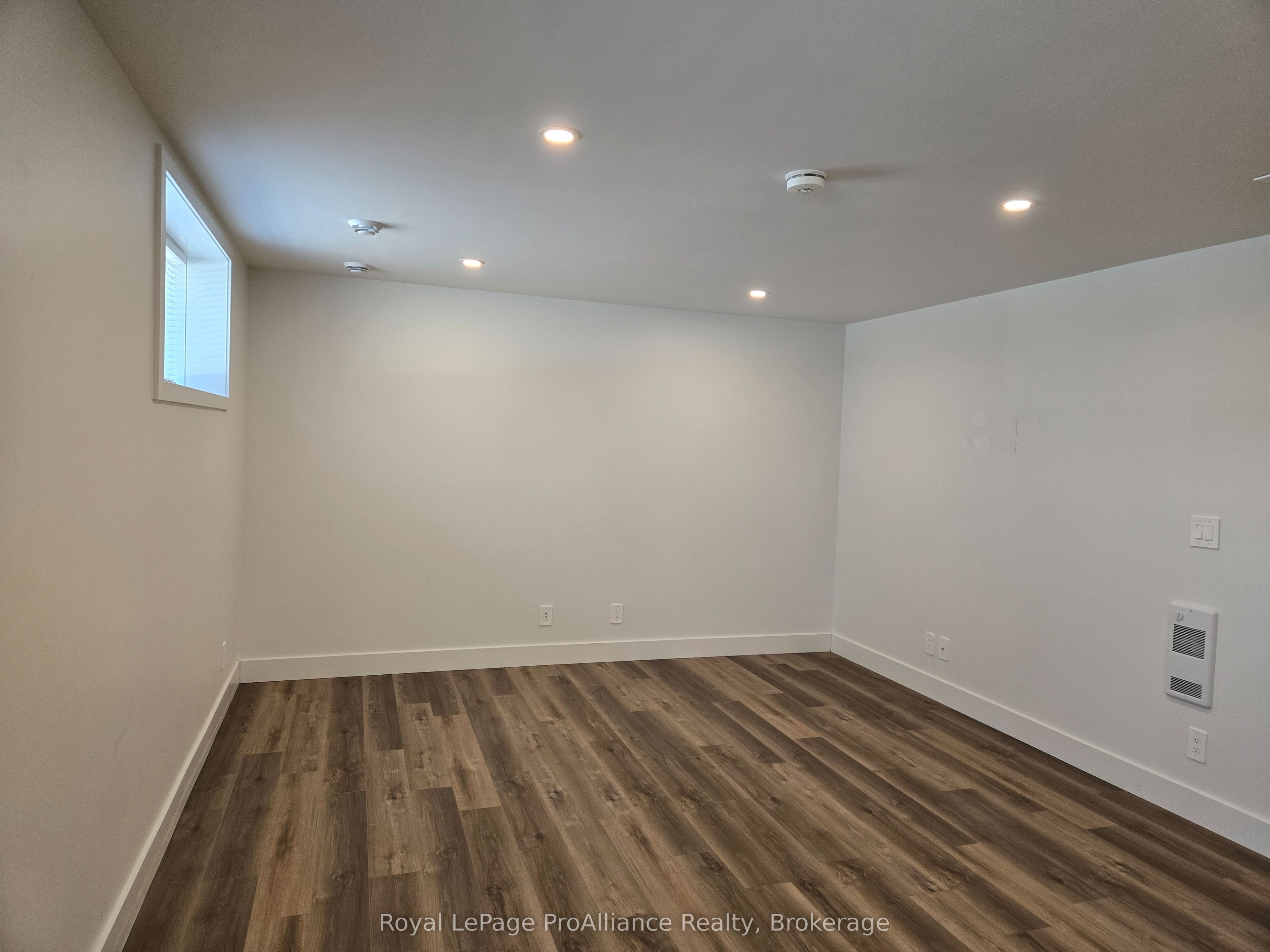 8 Aldersgate Drive B Property Photo 9
