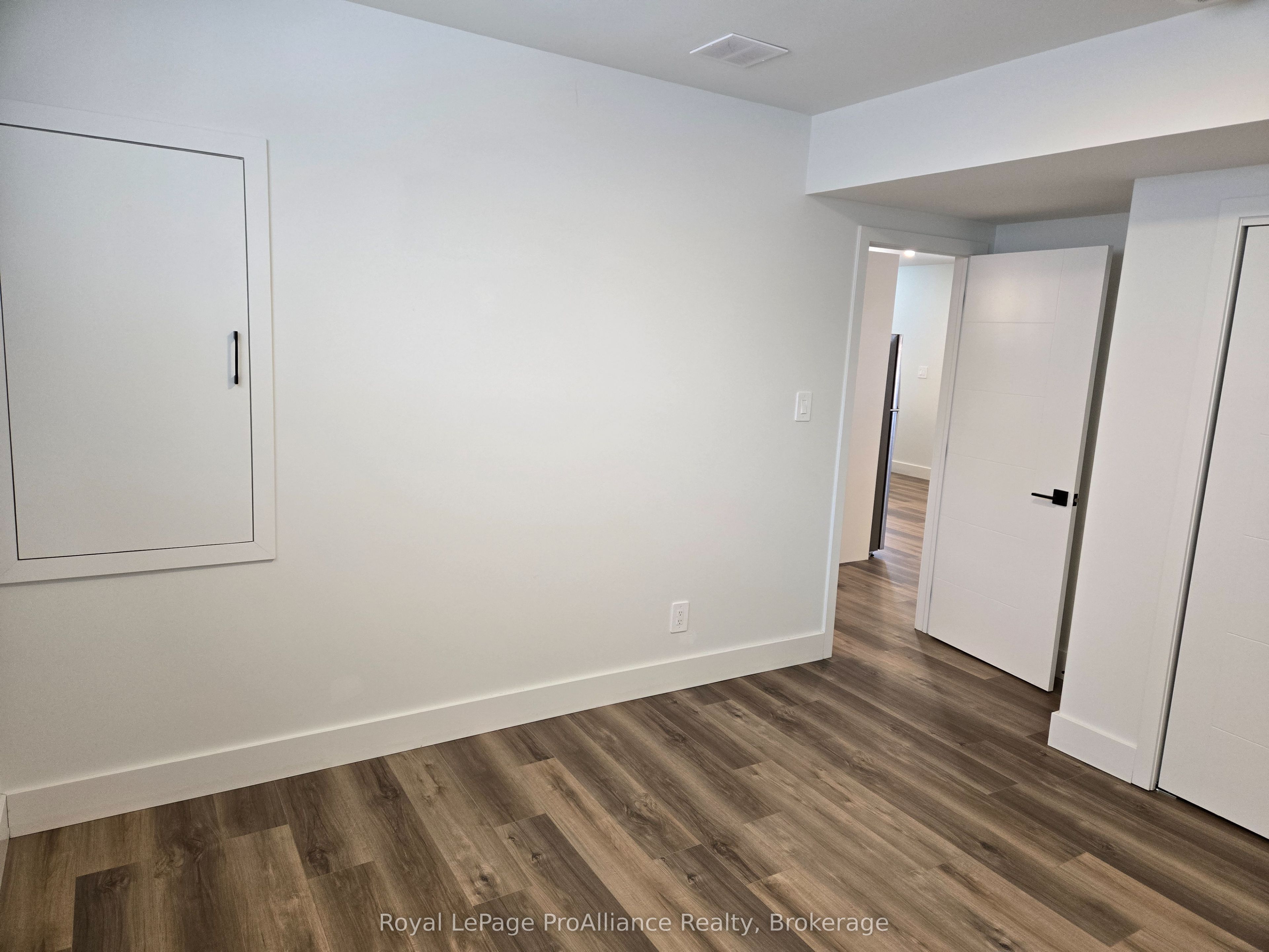 8 Aldersgate Drive B Property Photo 11