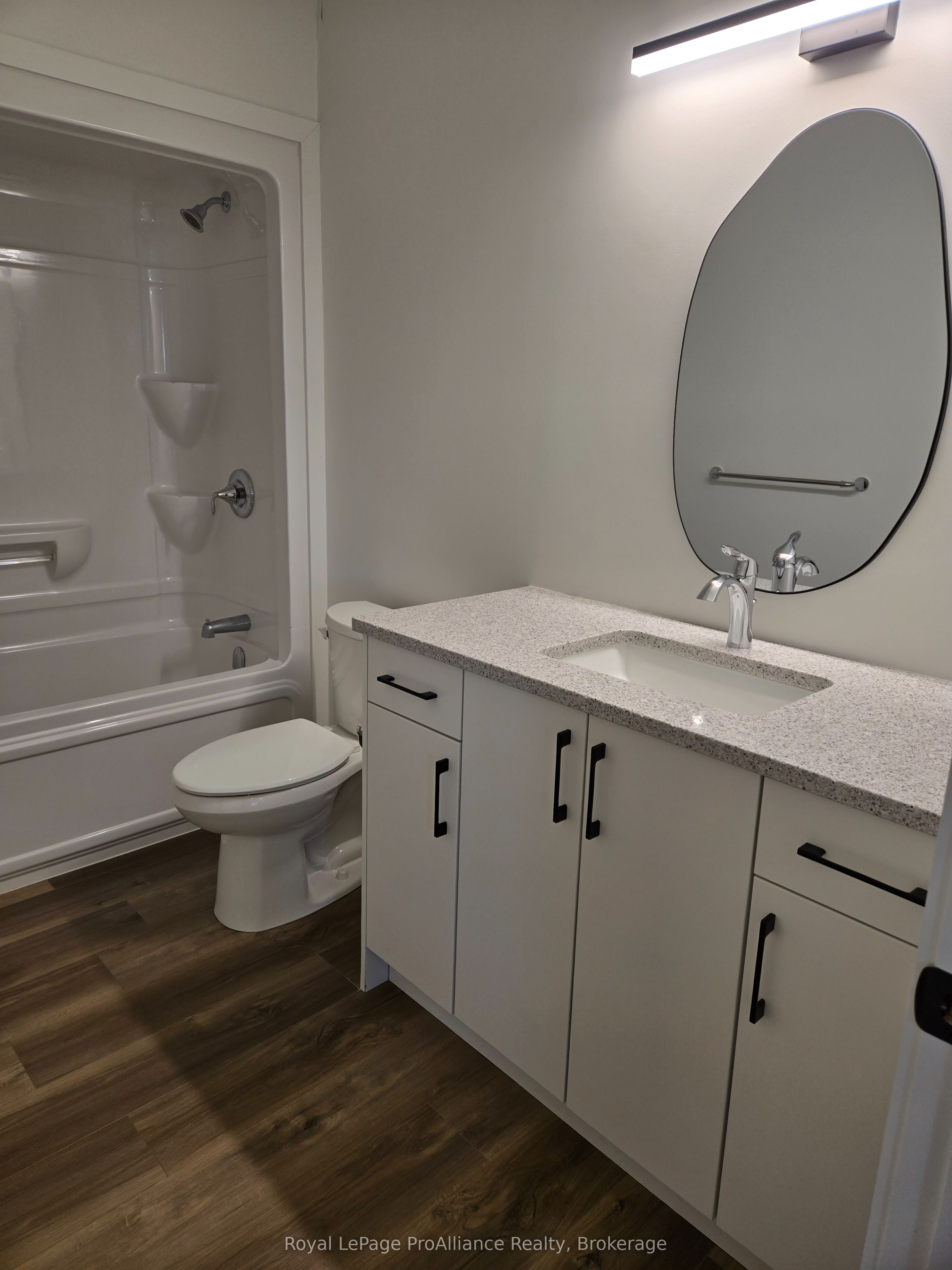 8 Aldersgate Drive B Property Photo 15