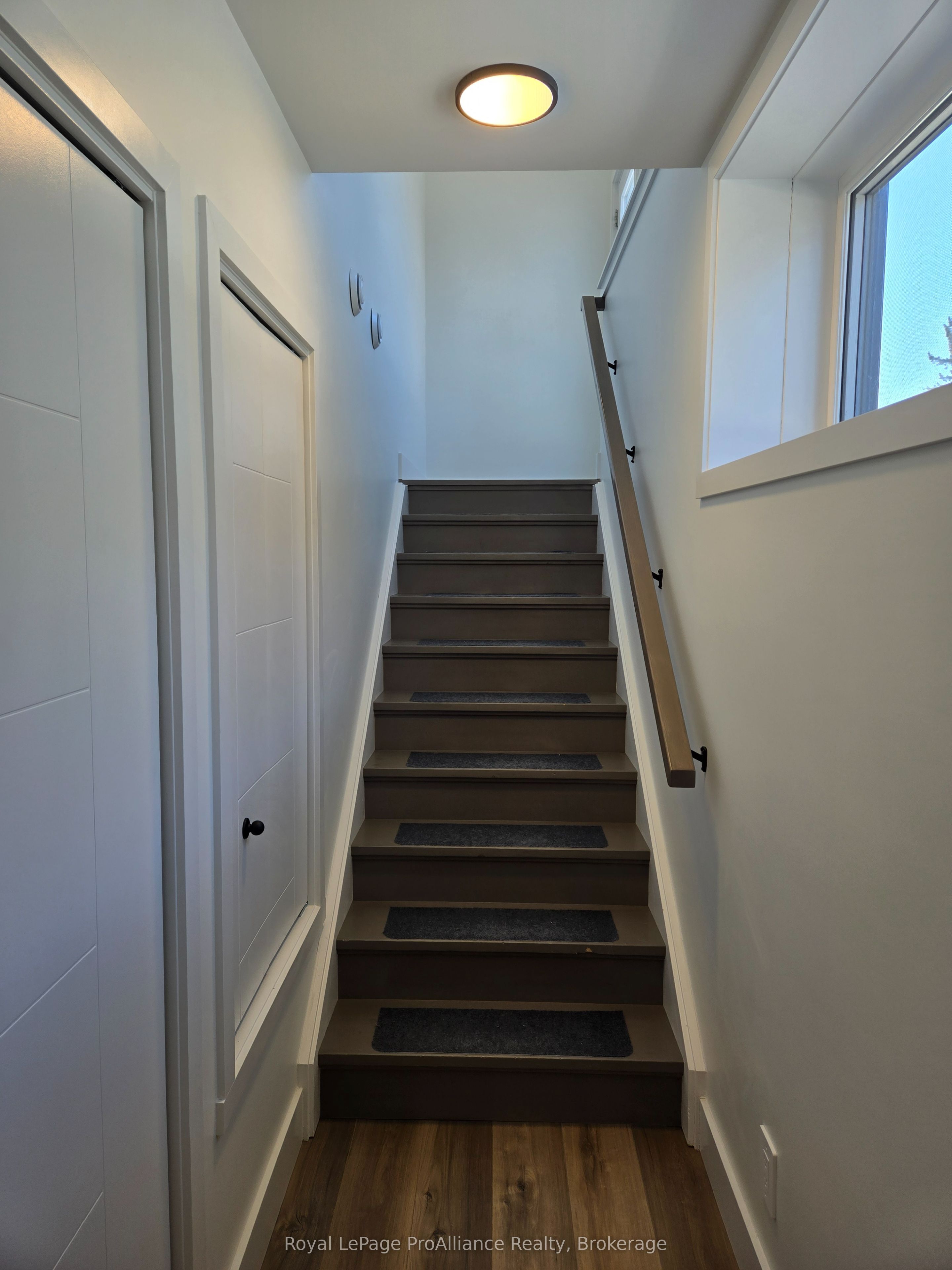 8 Aldersgate Drive B Property Photo 17