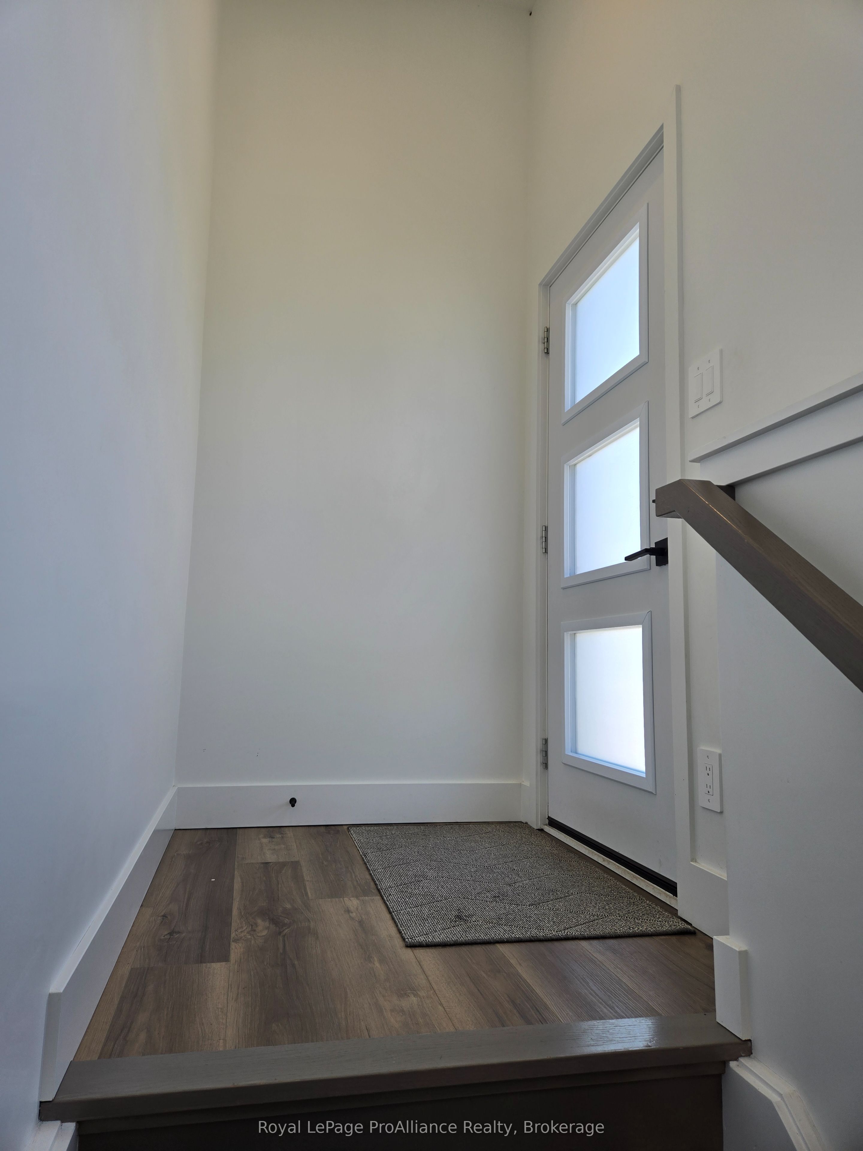 8 Aldersgate Drive B Property Photo 18