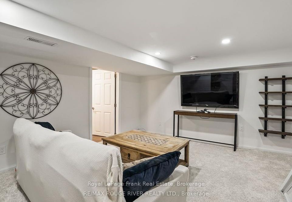 55 Ellen Street Property Photo 17
