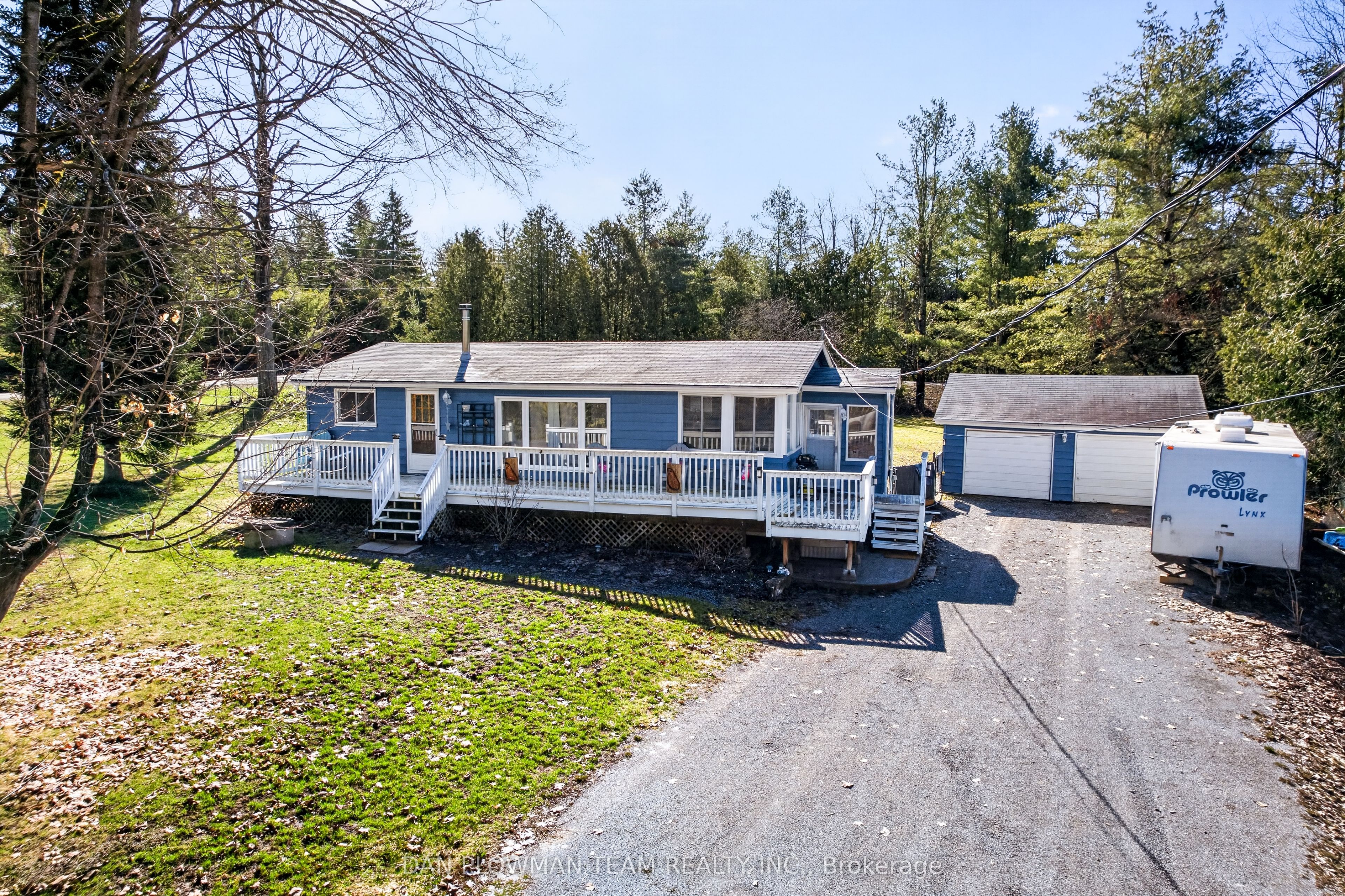 1545 Westview Crescent Property Photo 3