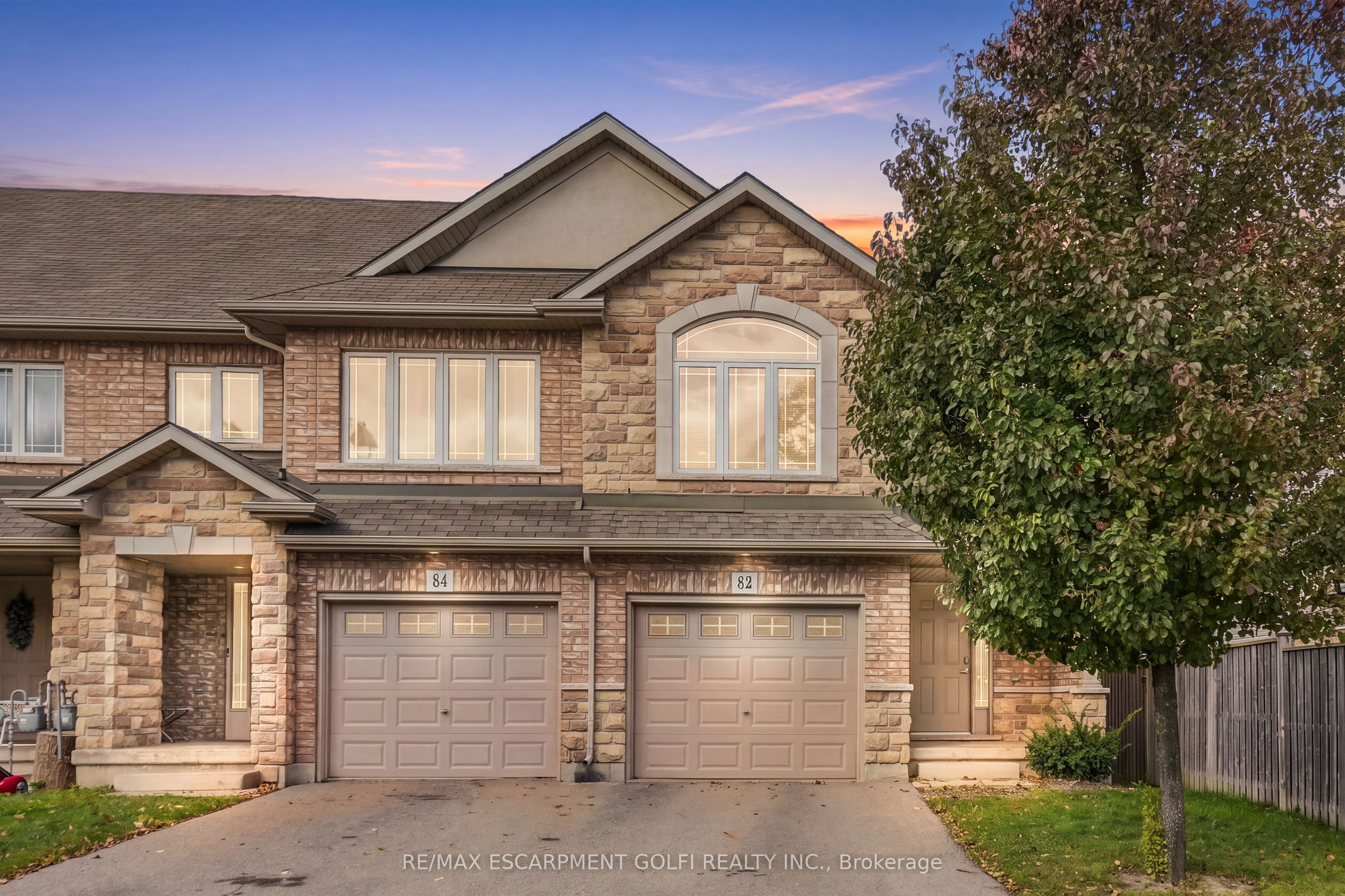 82 Charleswood Crescent Property Photo 1