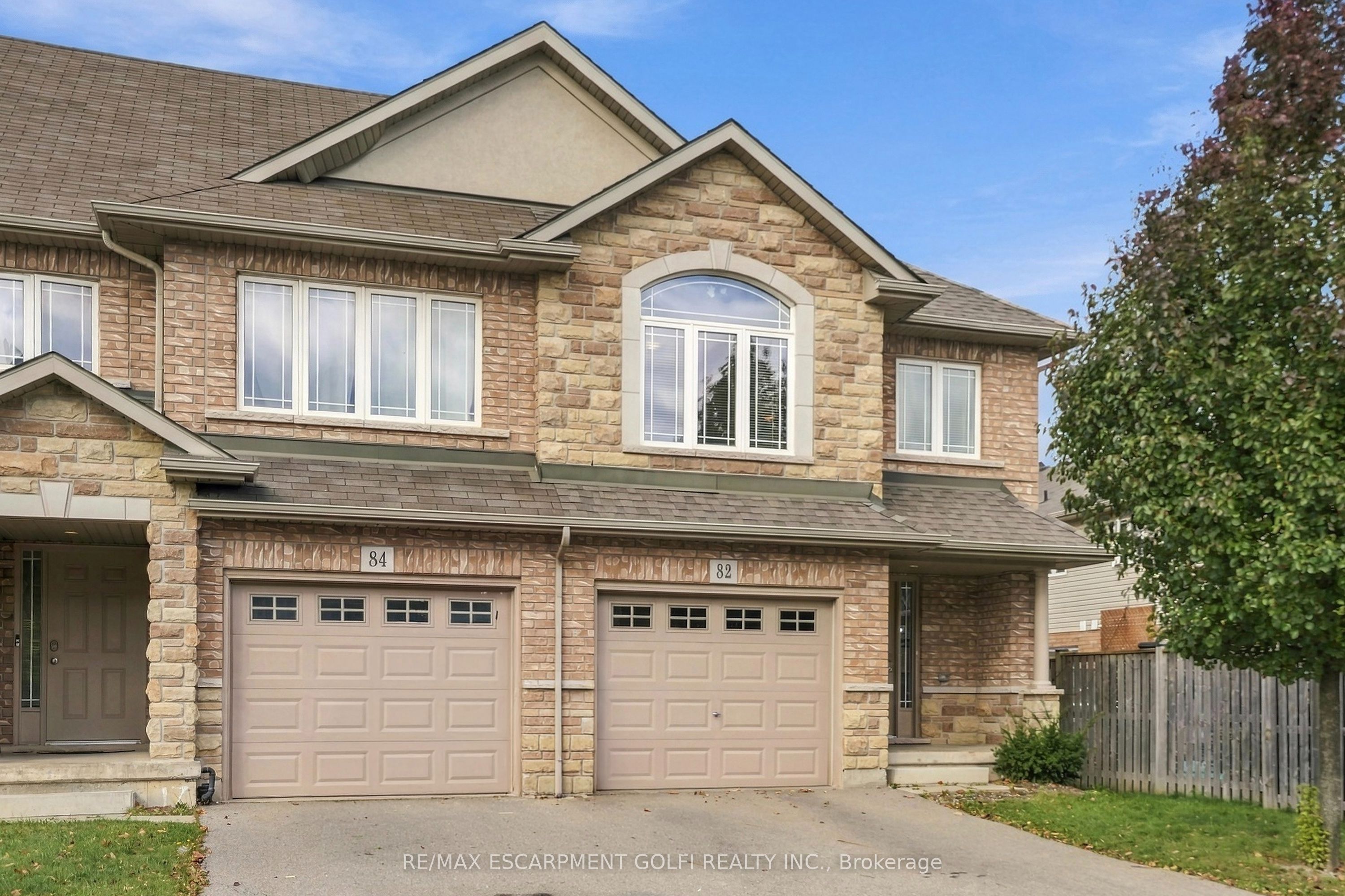 82 Charleswood Crescent Property Photo 2