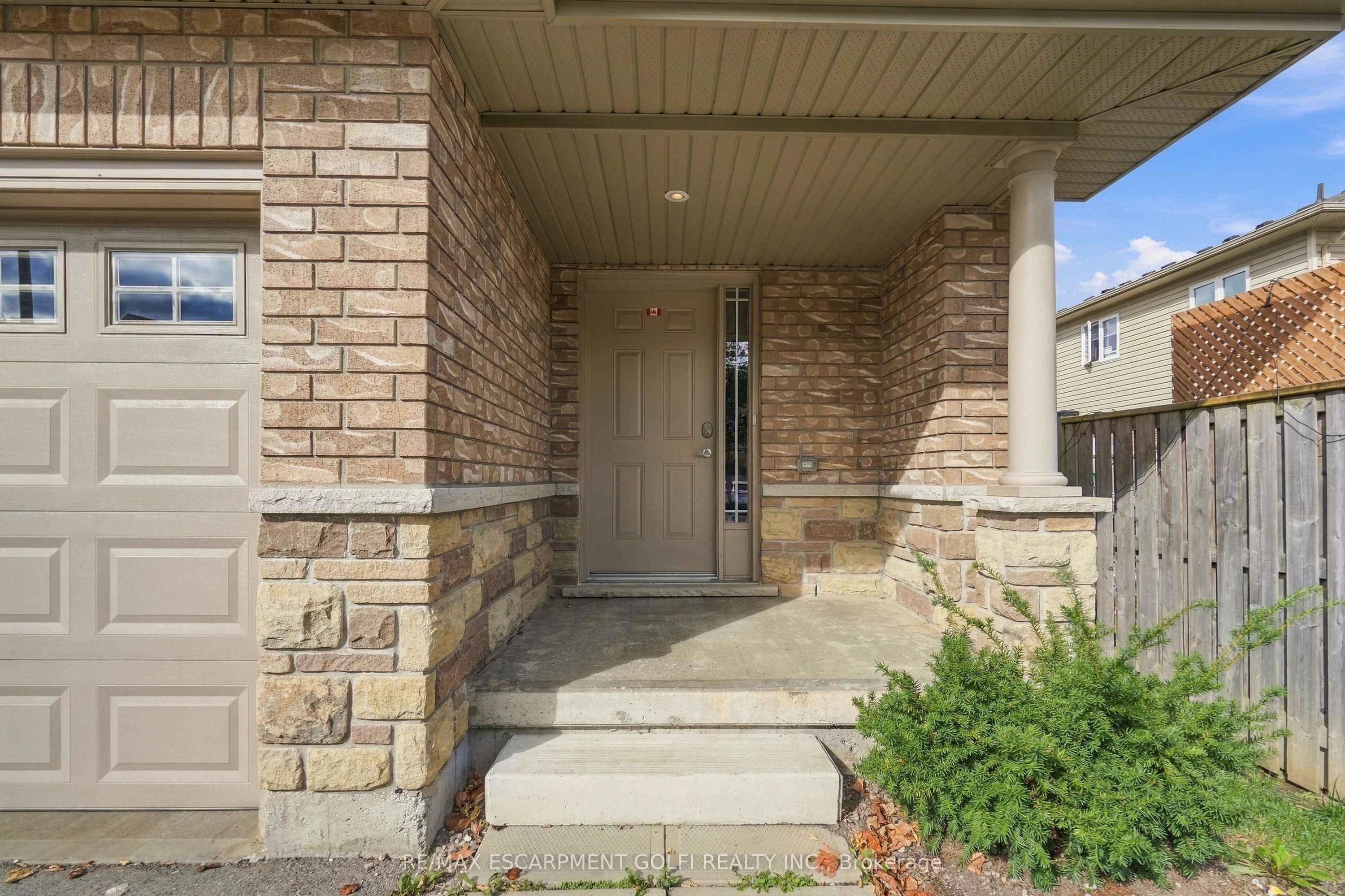 82 Charleswood Crescent Property Photo 3
