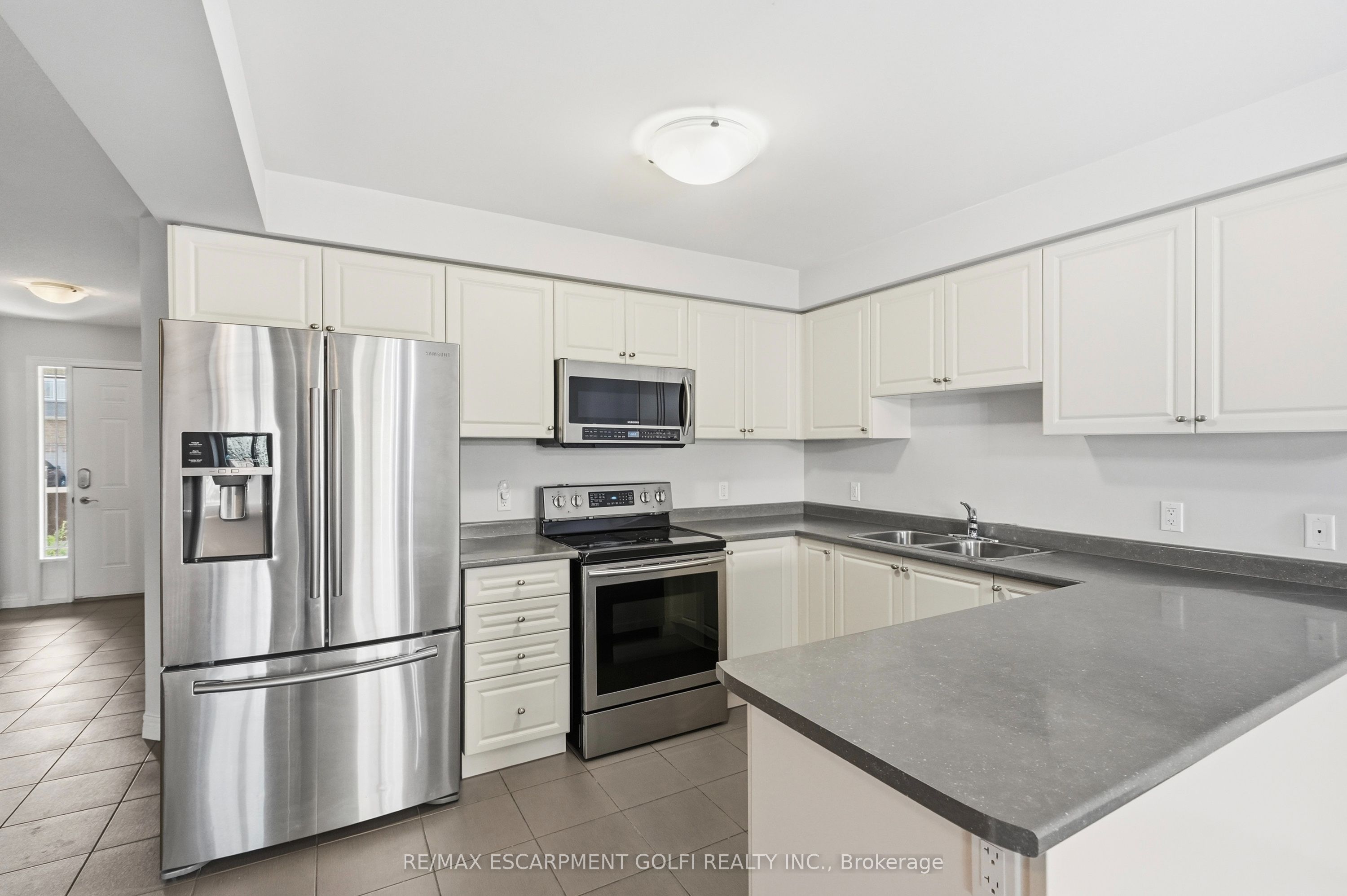 82 Charleswood Crescent Property Photo 6