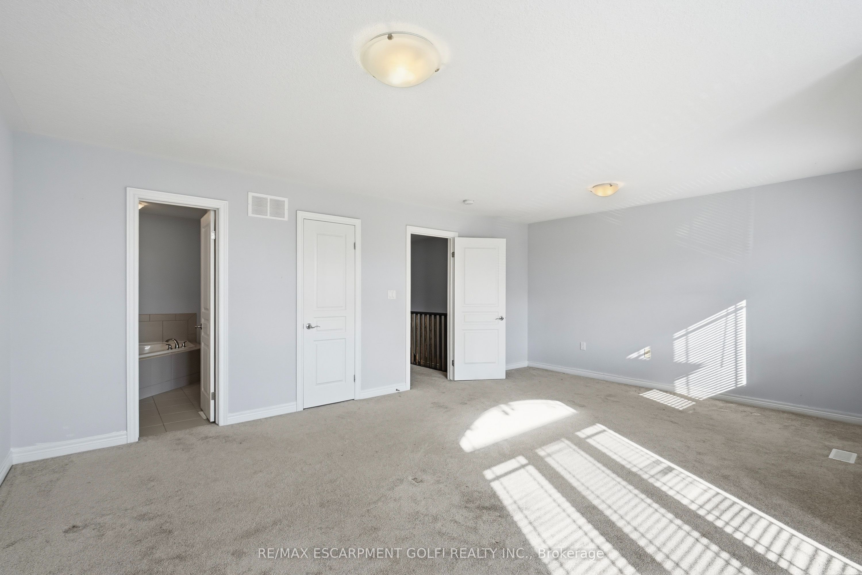 82 Charleswood Crescent Property Photo 18
