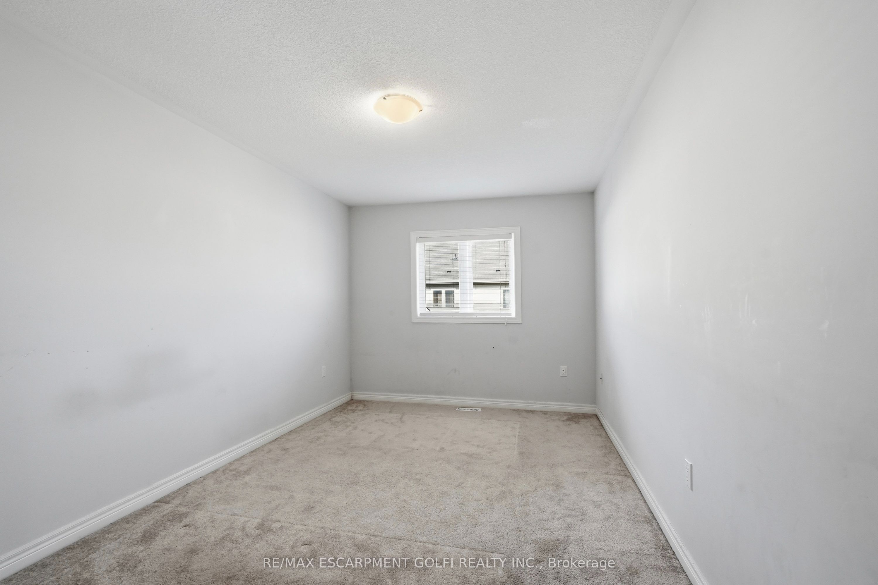 82 Charleswood Crescent Property Photo 25