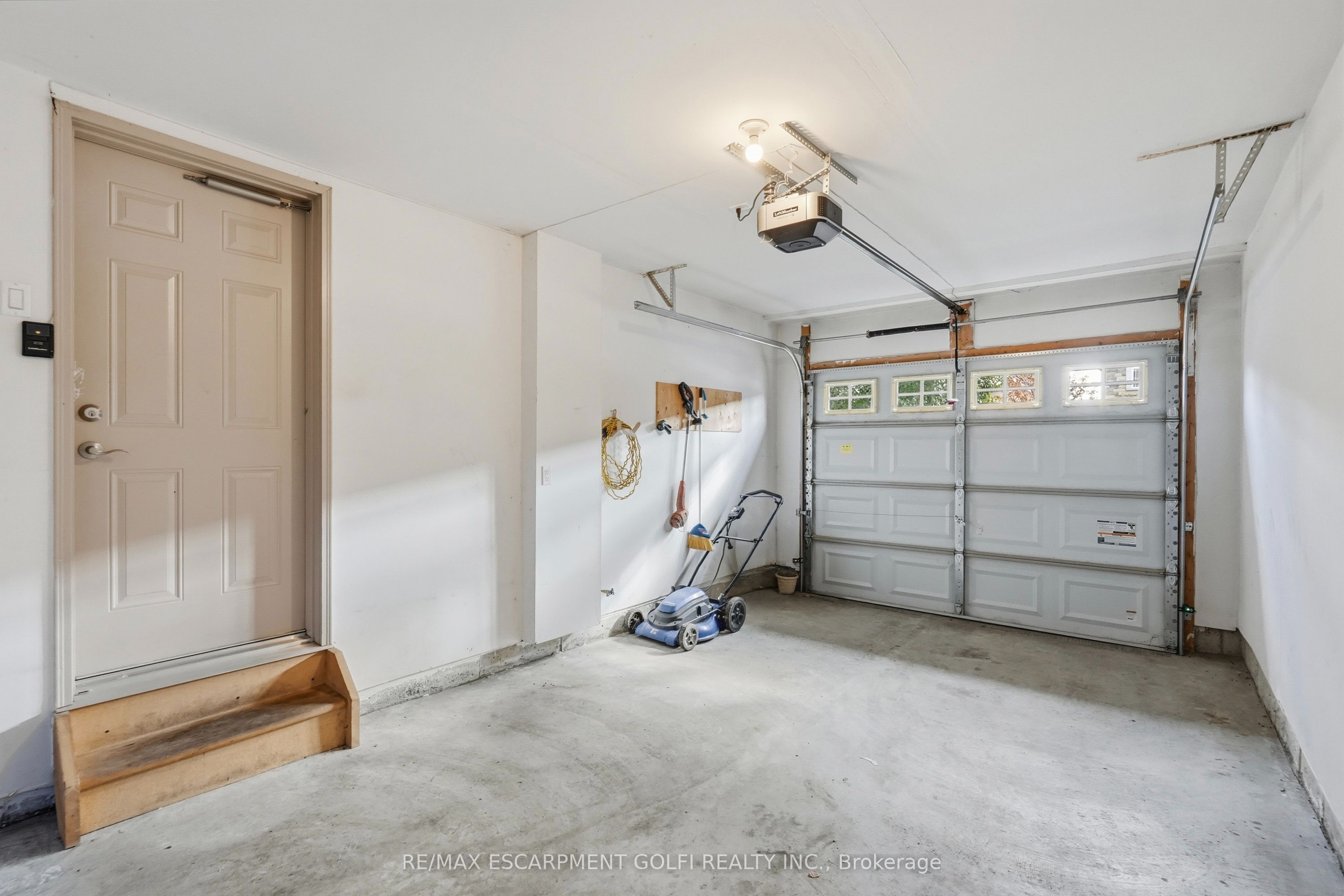 82 Charleswood Crescent Property Photo 29
