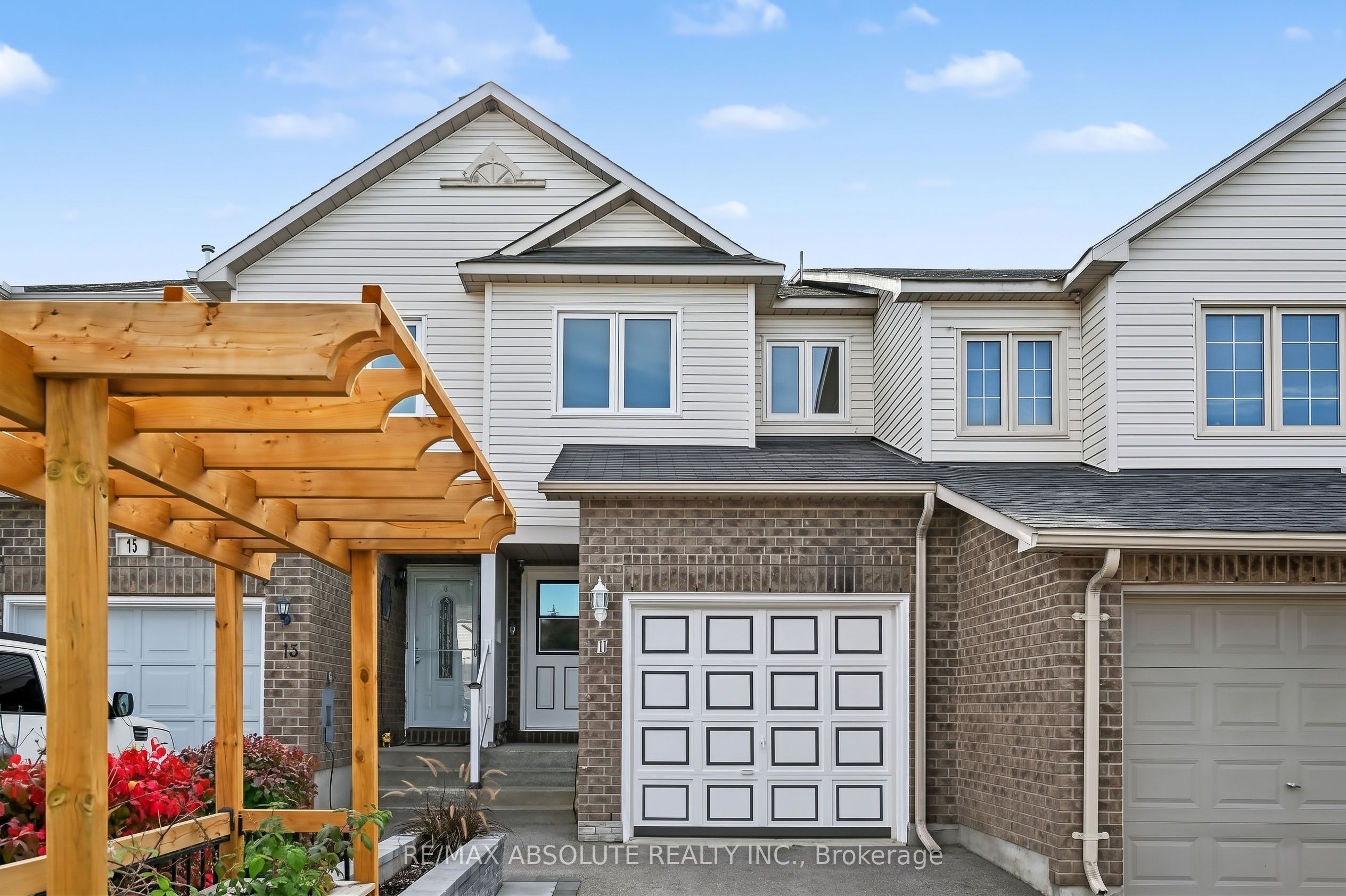 13 Spruce Crescent Property Photo 1