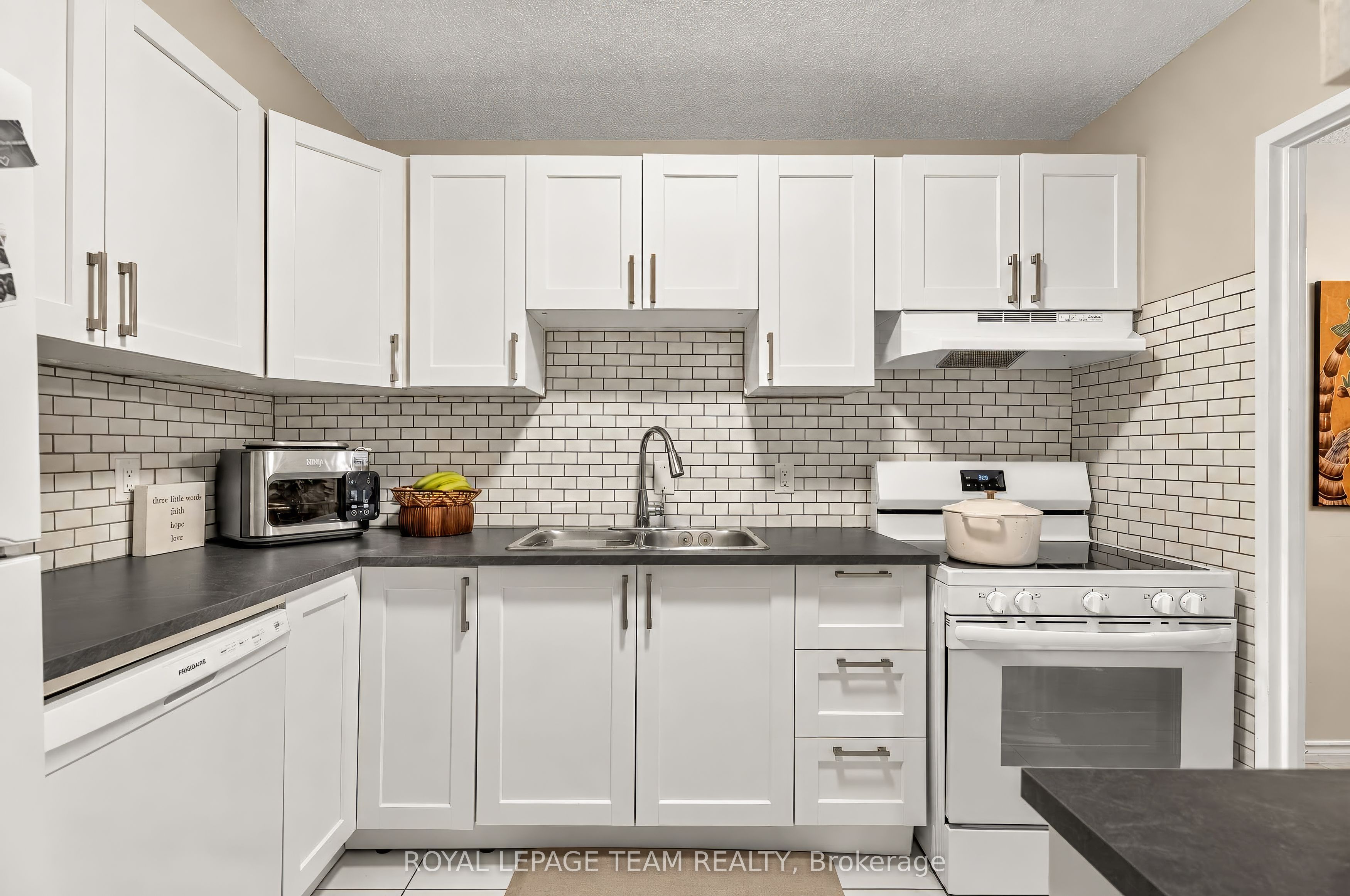 515 St. Laurent Boulevard 107 Property Photo 8