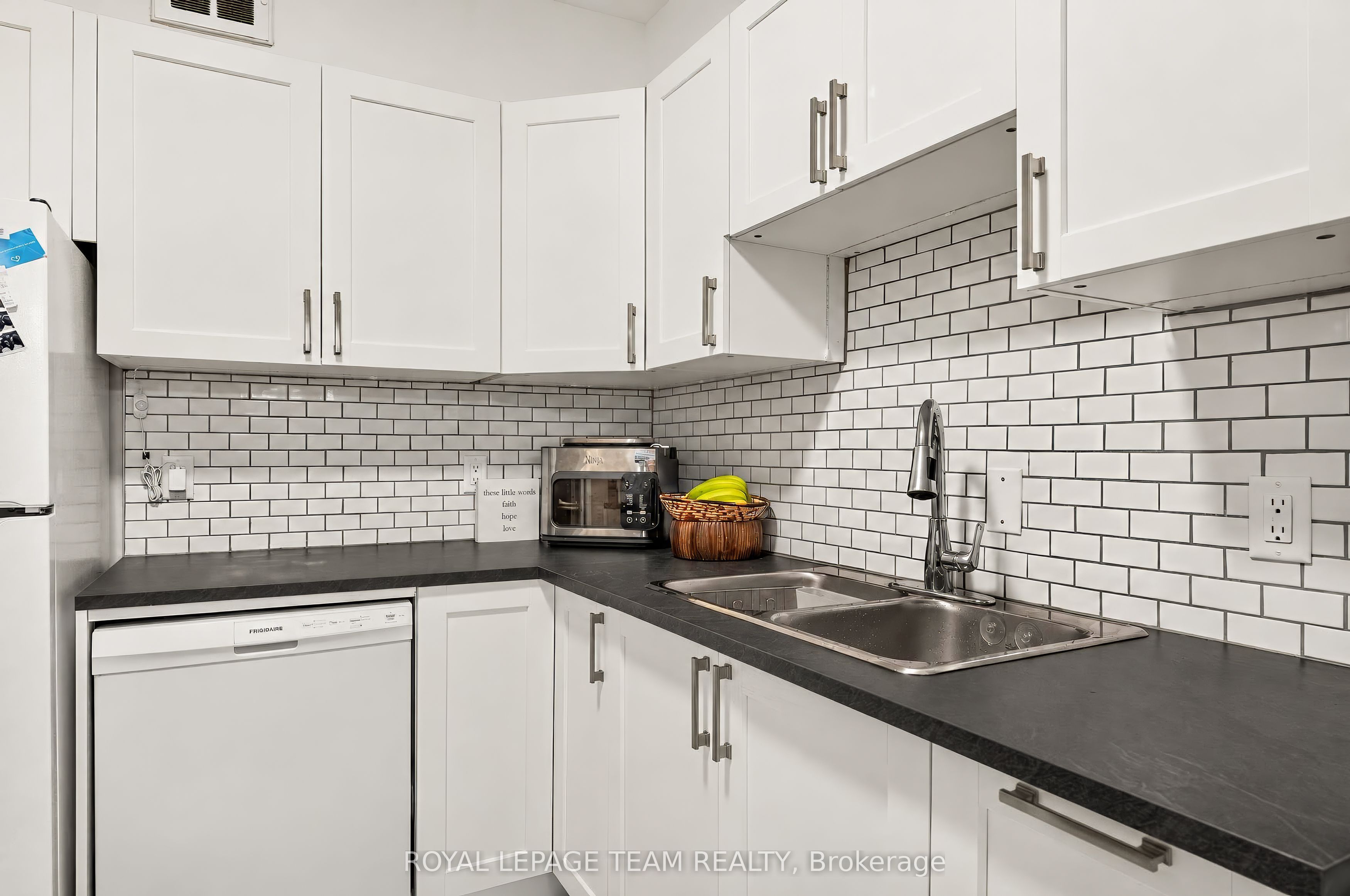 515 St. Laurent Boulevard 107 Property Photo 9