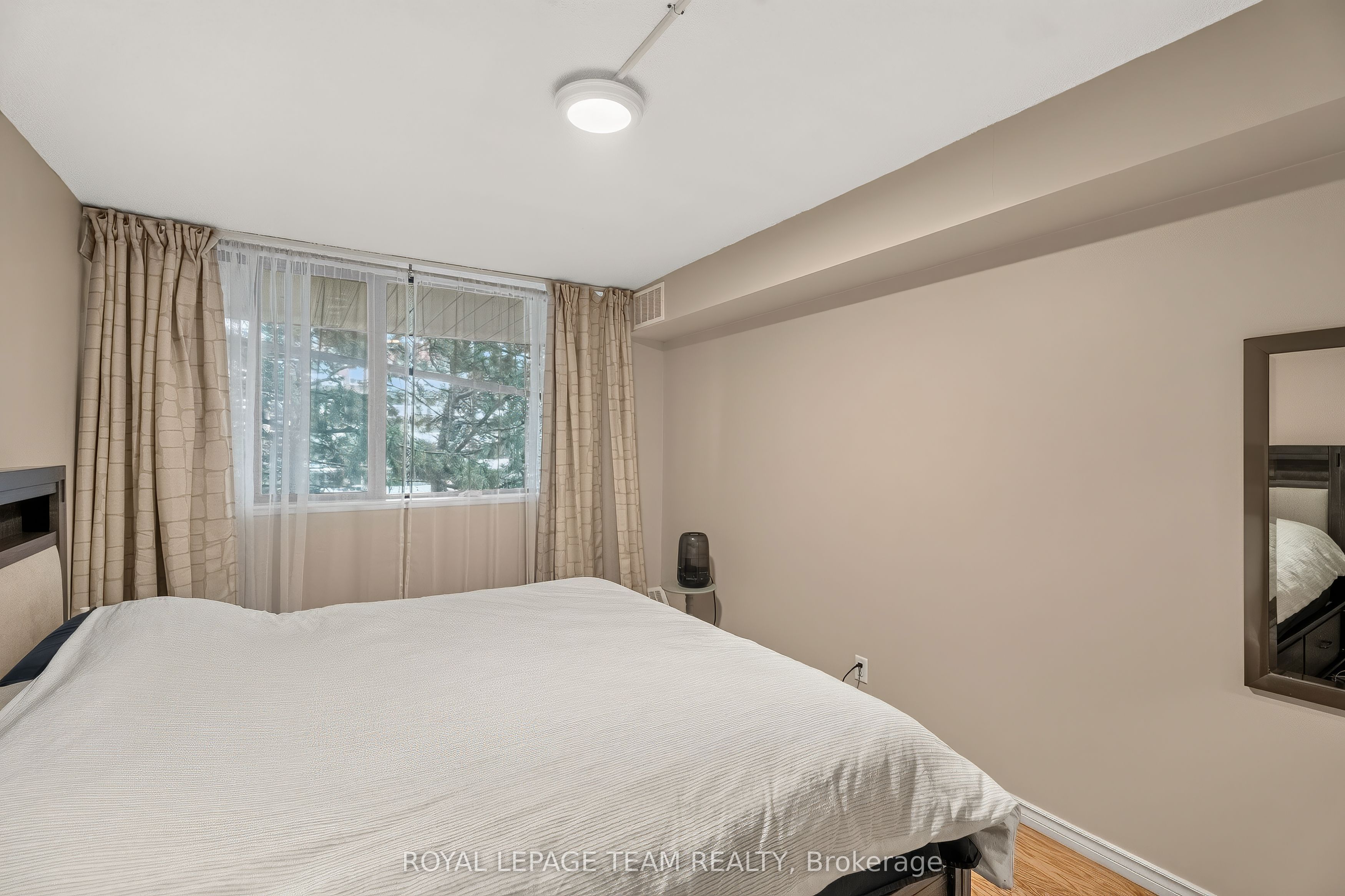 515 St. Laurent Boulevard 107 Property Photo 15