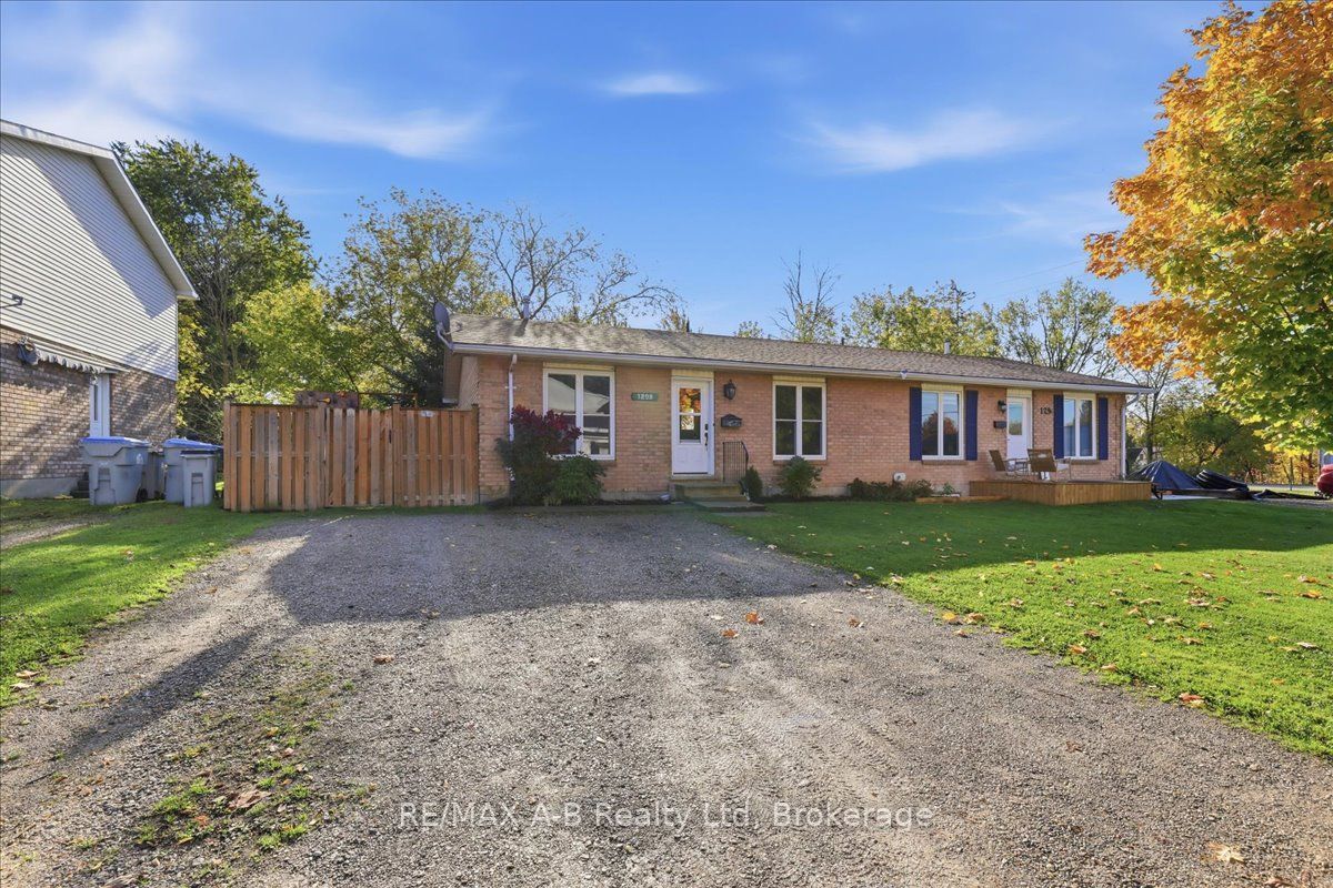 129b Mitchell Court Property Photo 1