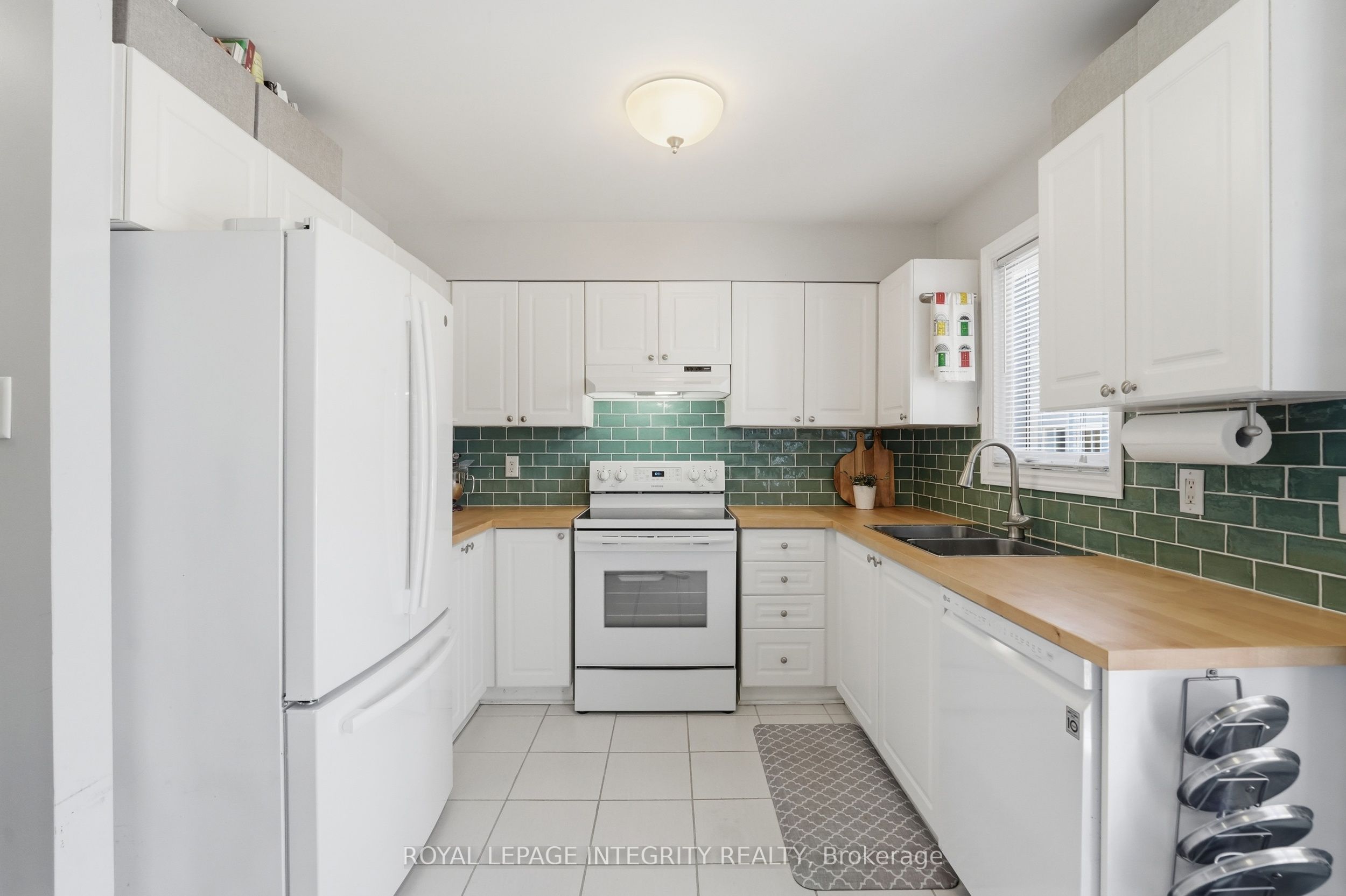 24 Yorkville Street Property Photo 12